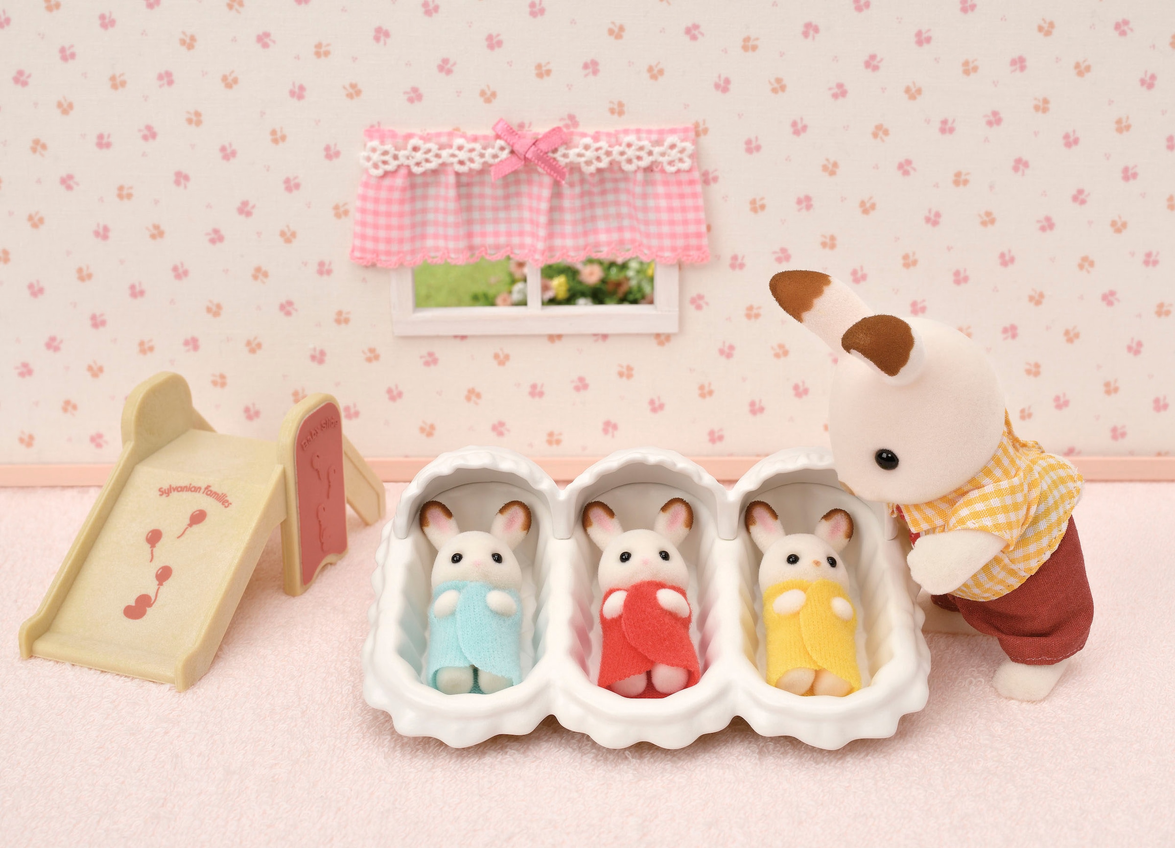 Sylvanian Families Spielfigur »Erstausstattung für Drillinge (5532)«