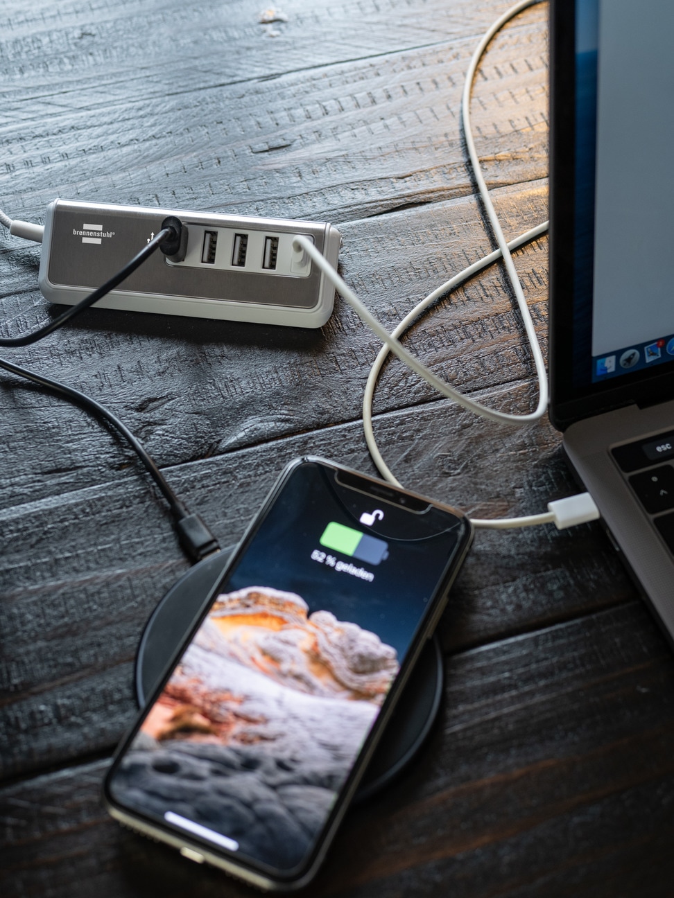 Brennenstuhl USB-Ladegerät, mit Schnellladefunktion, 1x USB C Power Delivery und 4x USB-Ladebuchse