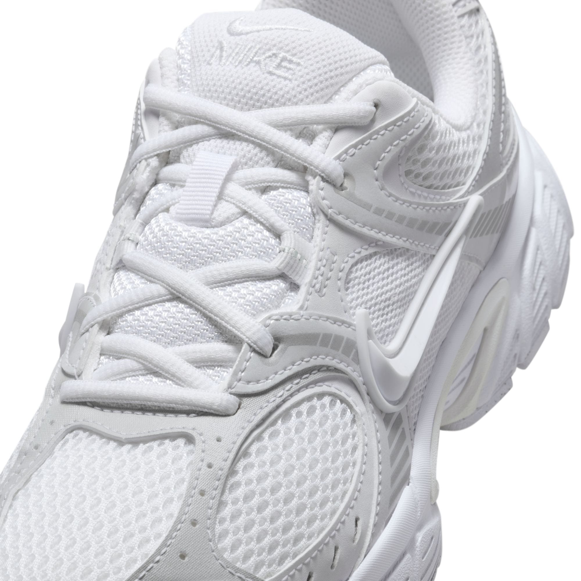 Nike Sportswear Sneaker »Nike V5 RNR«  inspiriert vom Design des Y2K Nike Vomero 5