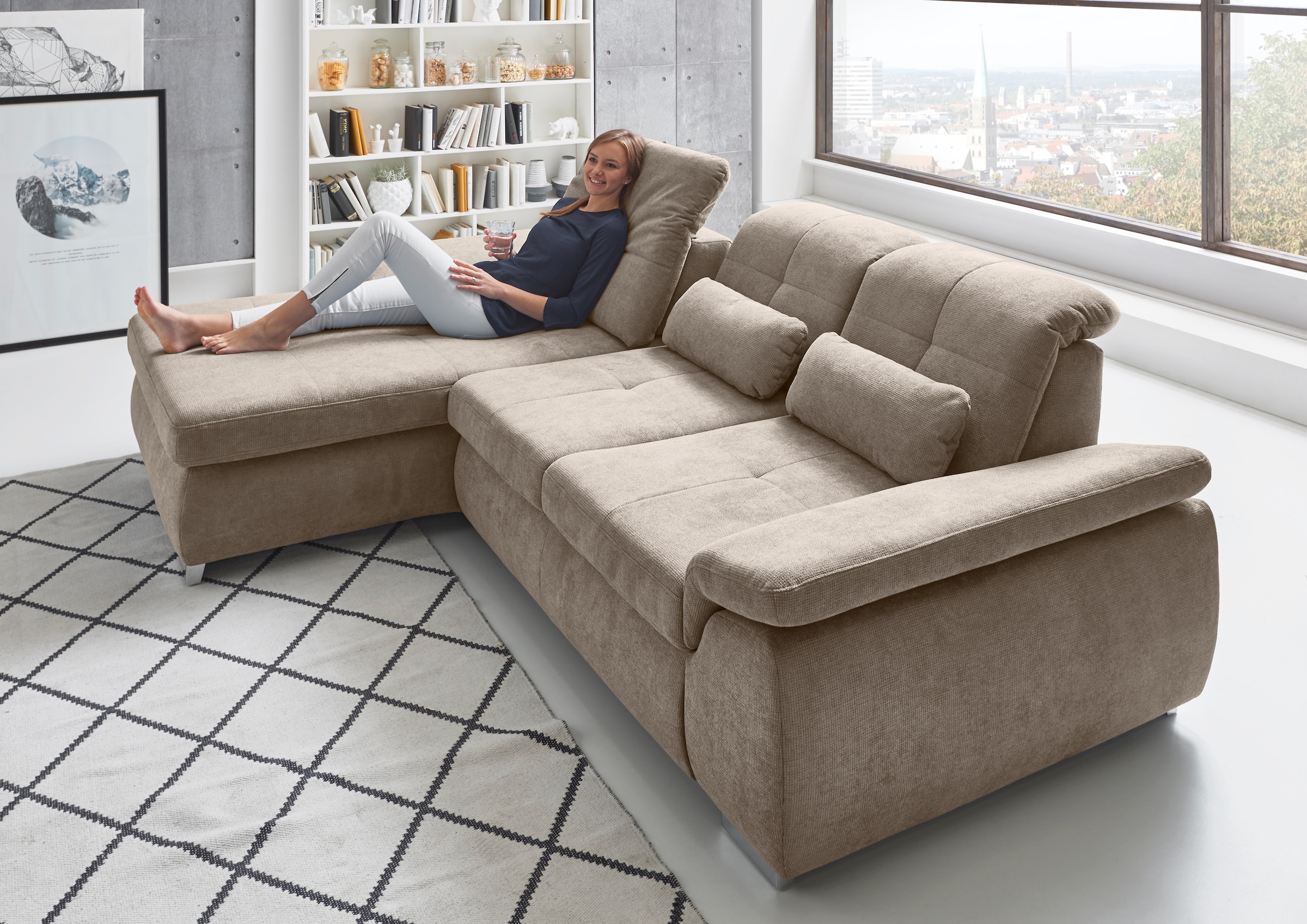 Die PlanBar Ecksofa »MP-IN16037 L-Form mit Kaltschaum-Polsterung«, mit Sitztiefenverstellung & Zierkissen