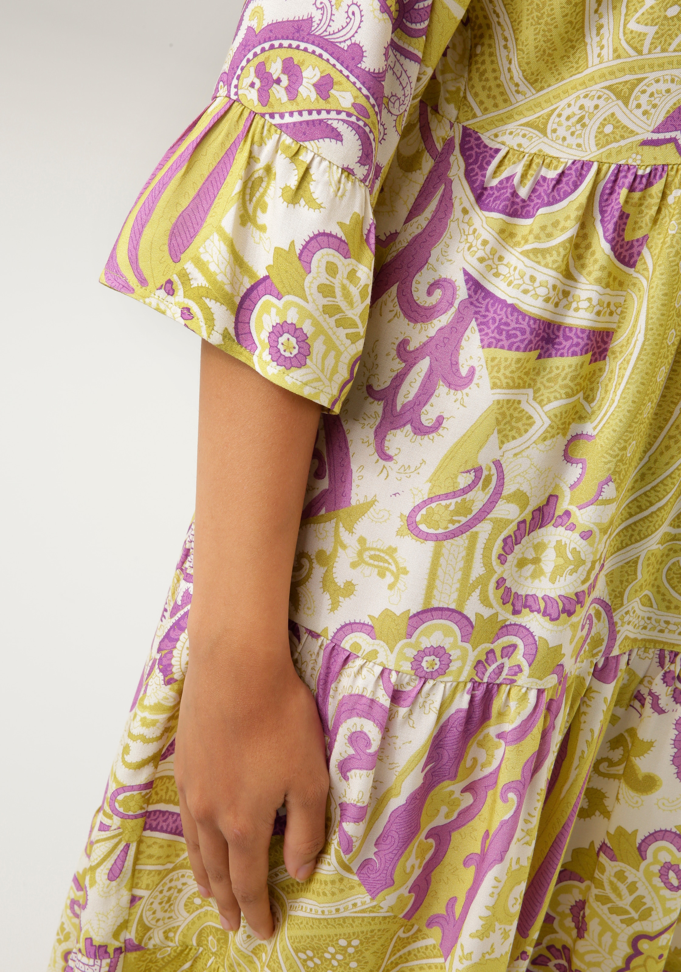 Aniston CASUAL Blusenkleid, mit großflächigem Paisley-Druck