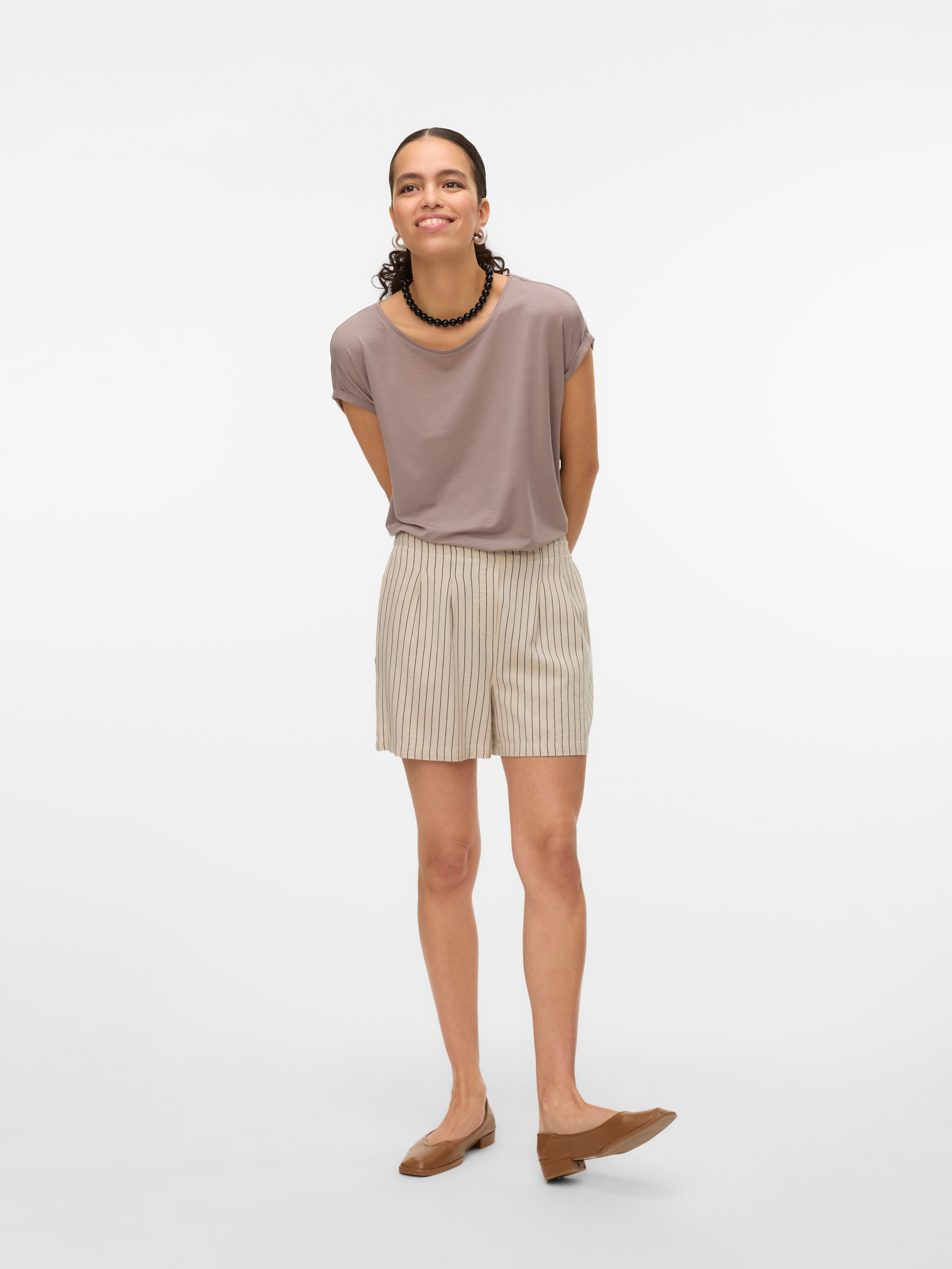Vero Moda Shorts »VMJESMILO HW SHORTS WVN GA NOOS«, mit Leinen