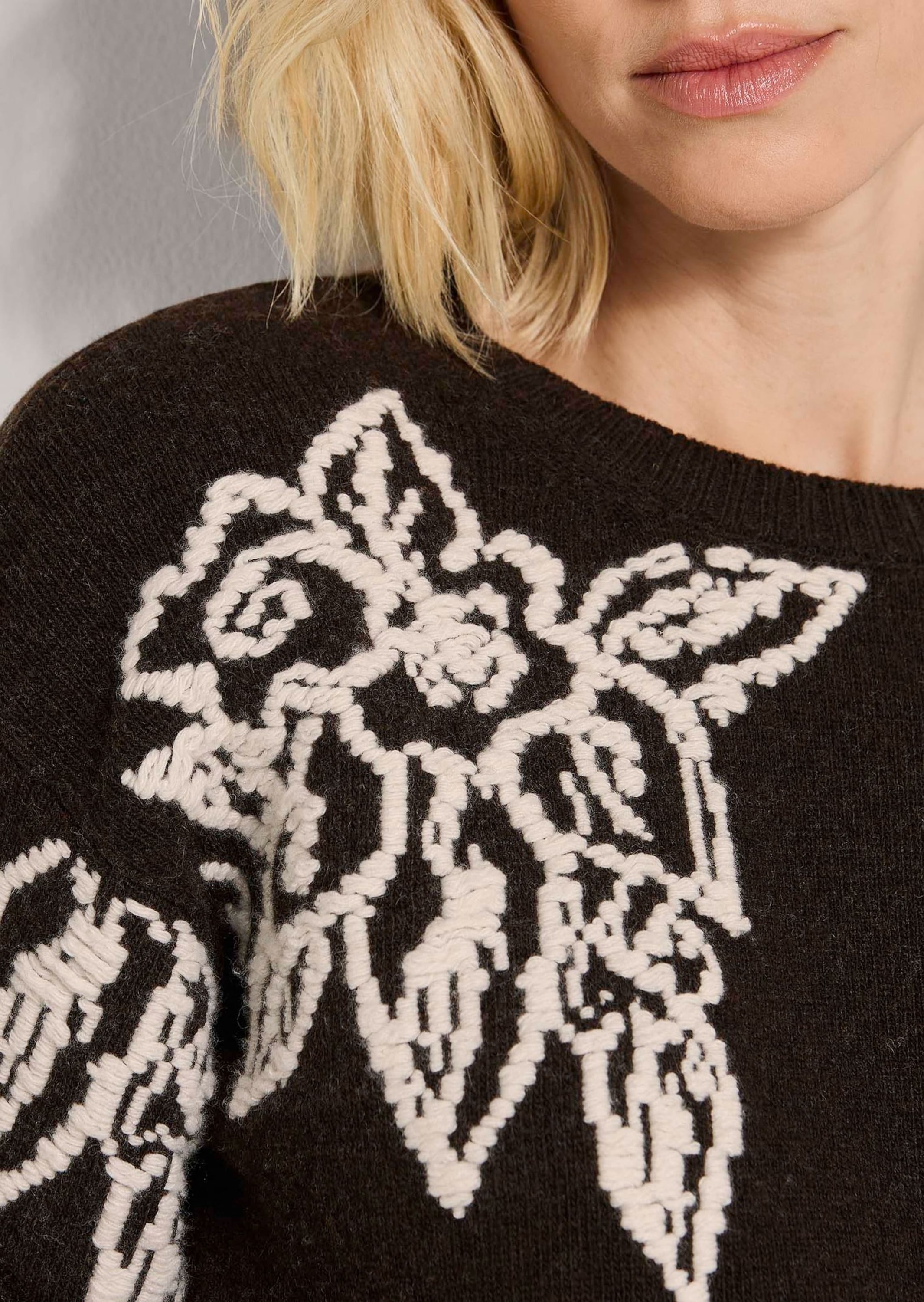MADELEINE Longpullover »Pullover Strickpullover mit Blumenmotiv«