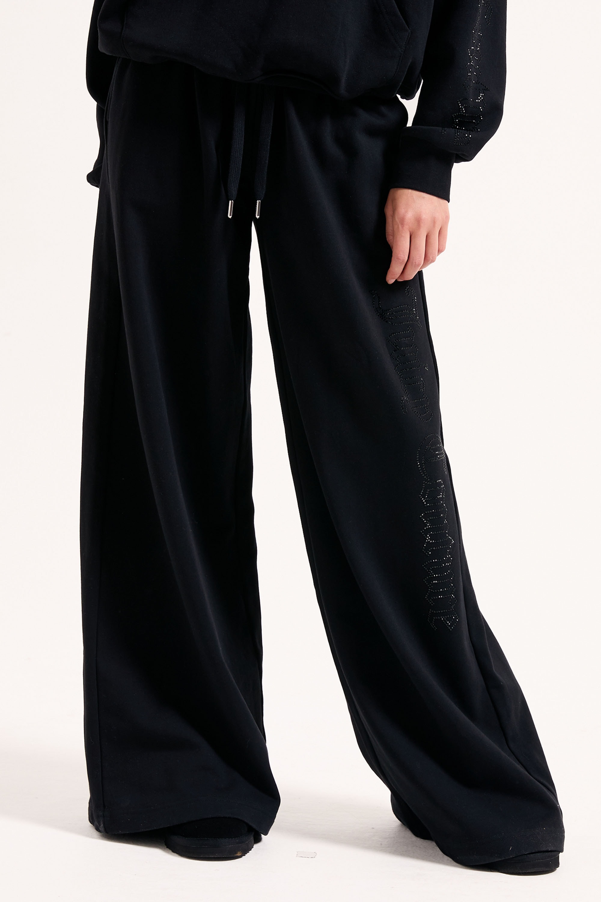 Juicy Couture Sweathose »ANNEN ULTRA LOW WIDE LEG TRACKPANT Damen«  Trainingshose Damen, Sweathose, Velour, Jogginghose mit Glitzer, Sale