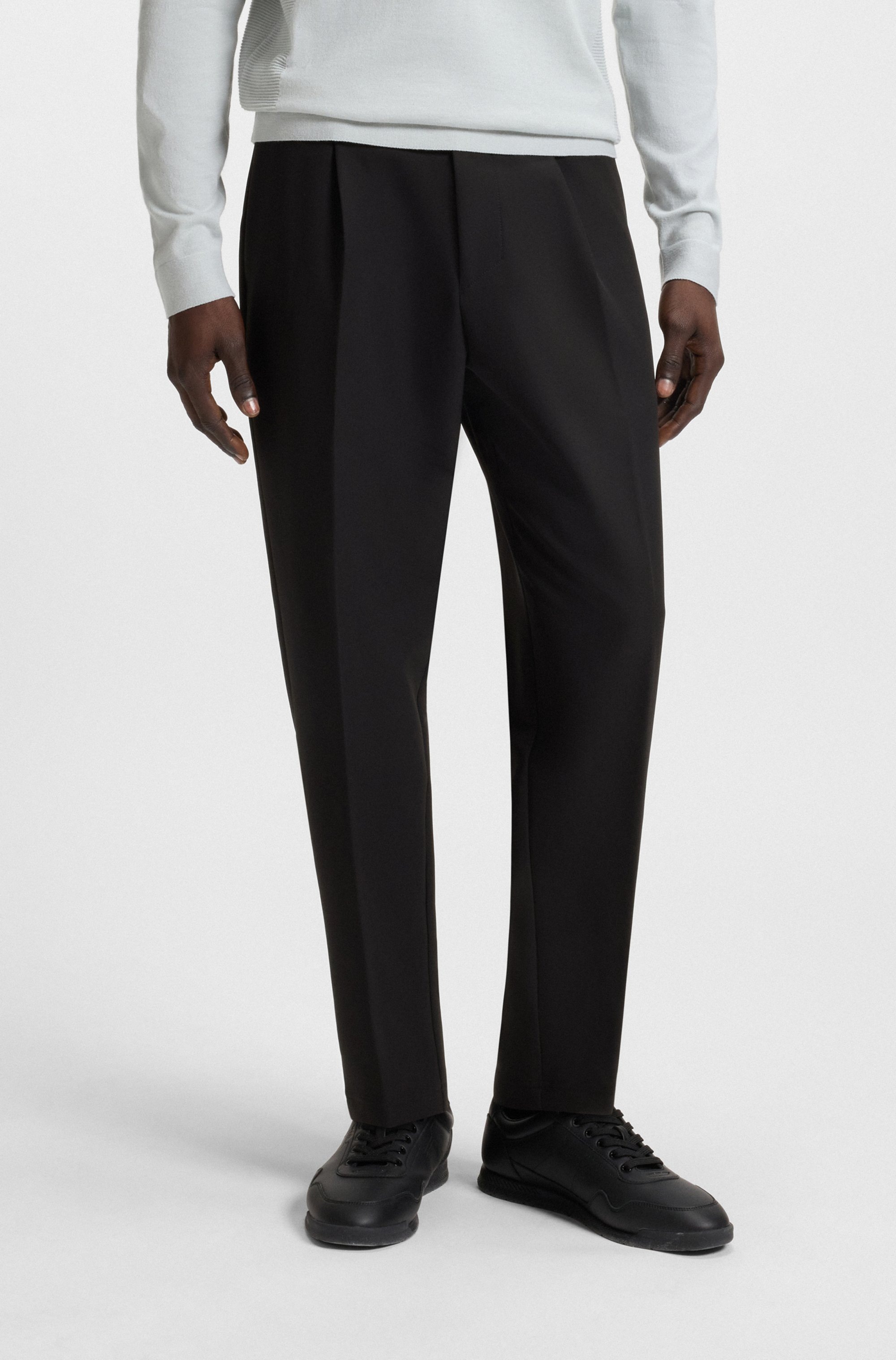 BOSS GREEN Webhose "T Convert-Pleat" Tapered-fit mit Zugbund und stylischen Bundfalten