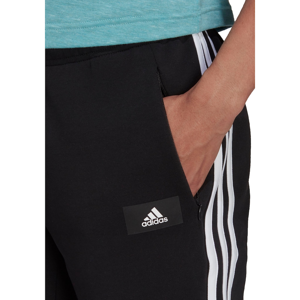 adidas Sportswear Sporthose »ADIDAS SPORTSWEAR FUTURE ICONS 3-STREIFEN REGULAR FIT HOSE«, (1 tlg.)