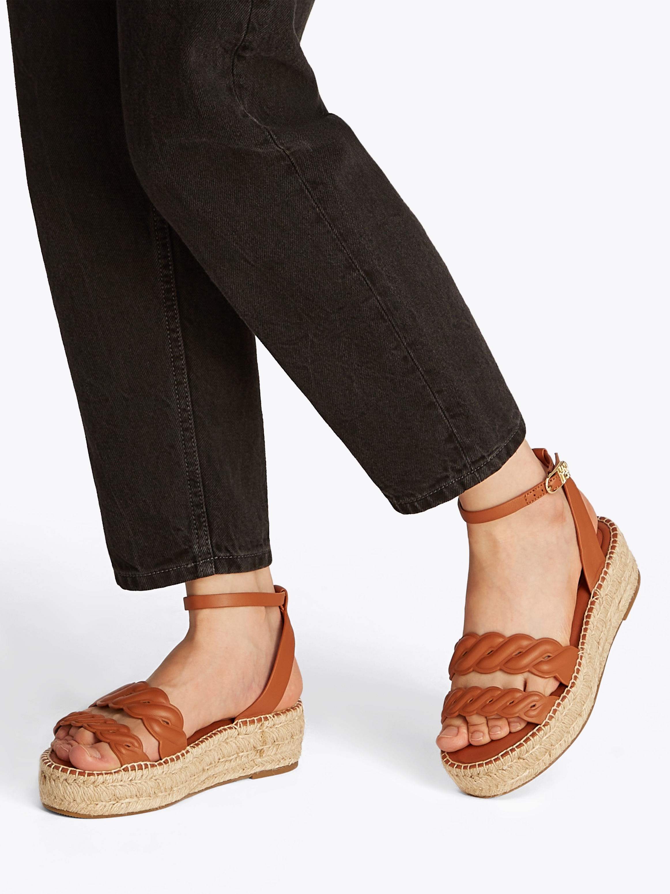 Tommy Hilfiger Keilsandalette »LEATHER ROPE REAL ESPAD SANDAL«, Plateau, Sommerschuh, Riemchensandale mit verstellbarer Schnalle