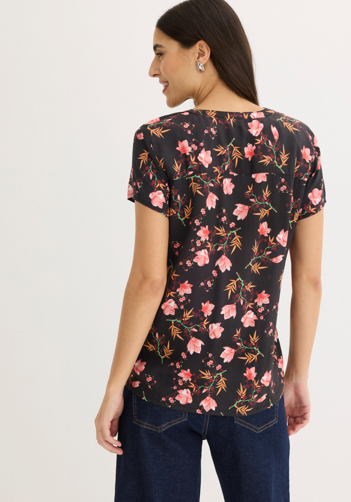 bonprix Kurzarmbluse Regular Fit, für Businessmode, aus Viskose, feminin gestaltet