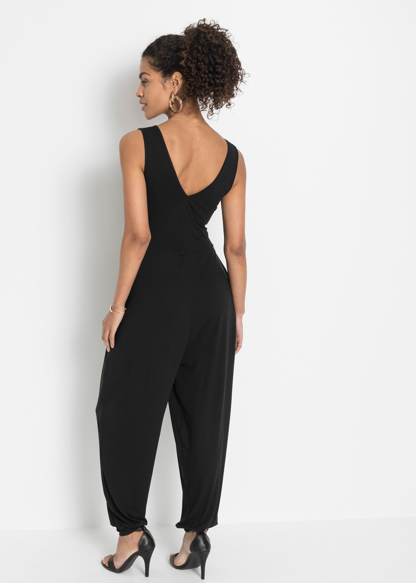 bonprix Jumpsuit bequeme Passform, ohne Ärmel, tiefer V-Ausschnitt