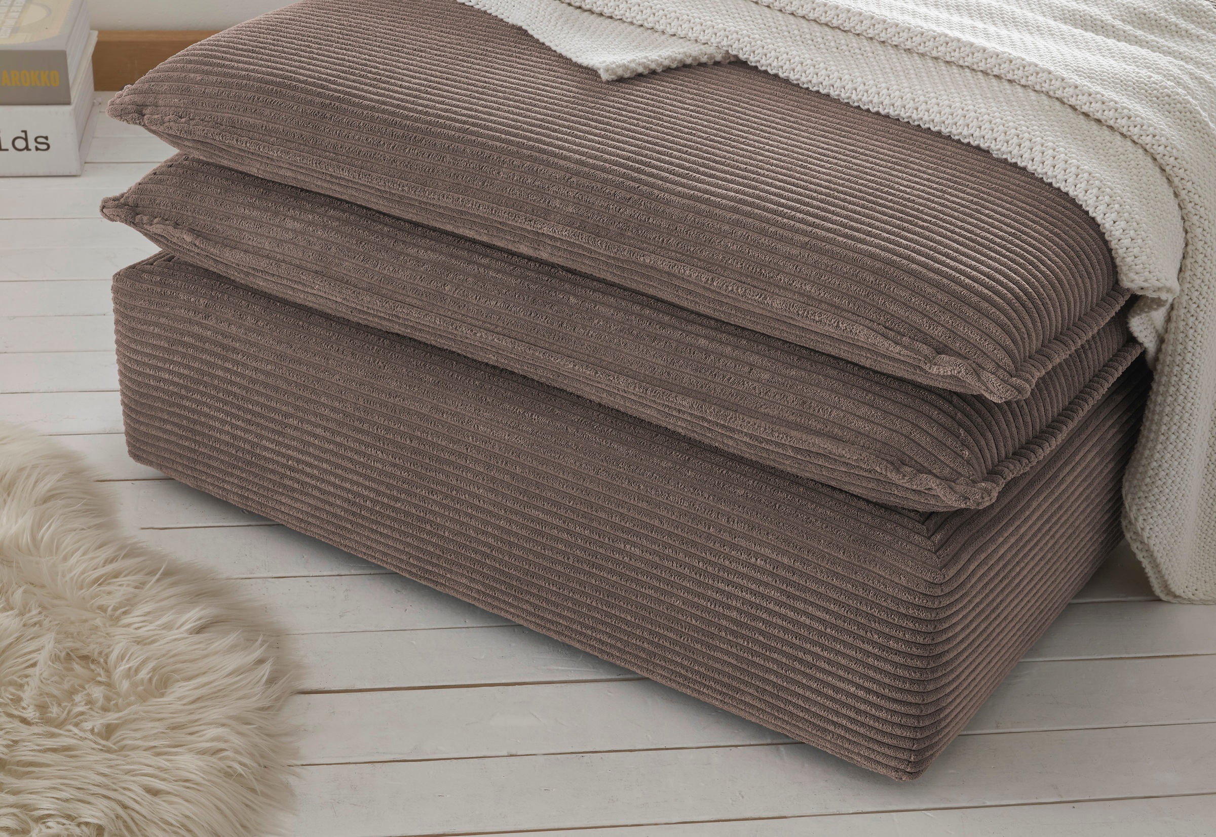 Places of Style Sitzgruppe »PIAGGE«, (2 tlg.), 3-Sitzer-Sofa mit Bettfunktion und Loveseat-Hocker im Set
