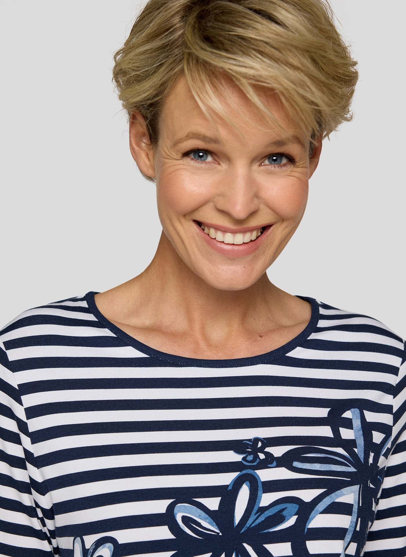 Rabe Rundhalsshirt, im Streifen-Design und mit floralem Muster
