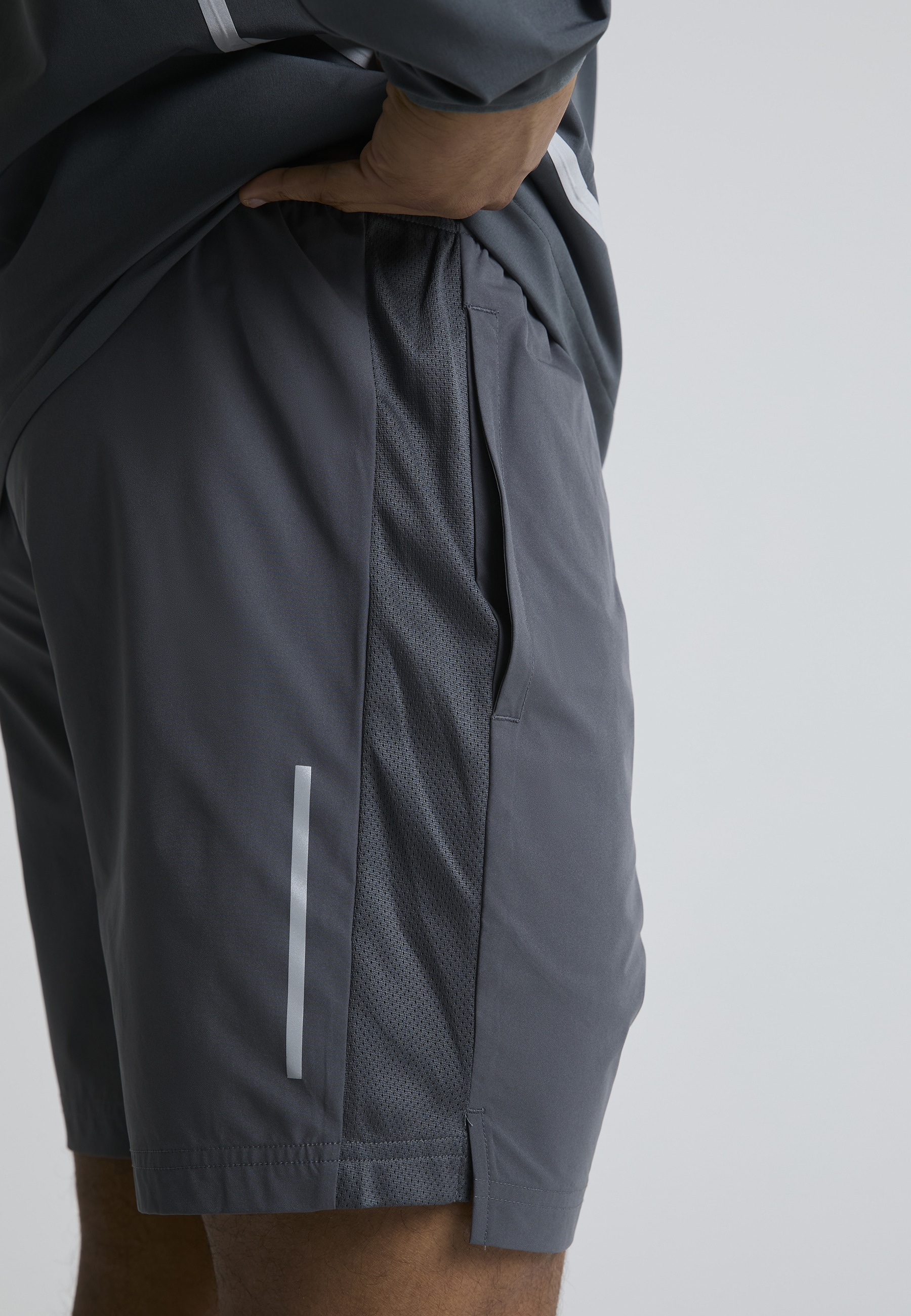 Monterrain Trainingsshorts »Monterrain RUSH 2.0 WOVEN RUNNING SHORT«