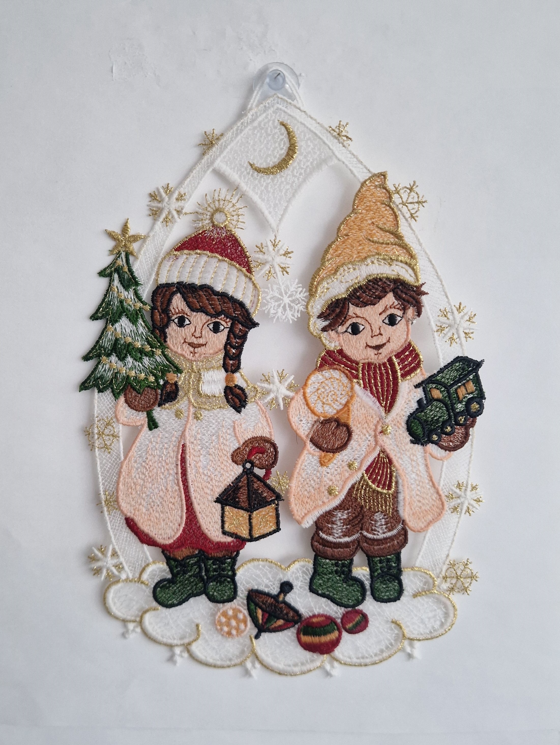 Stickereien Plauen "Fensterbild Winterkinder" echte Plauener Stickerei