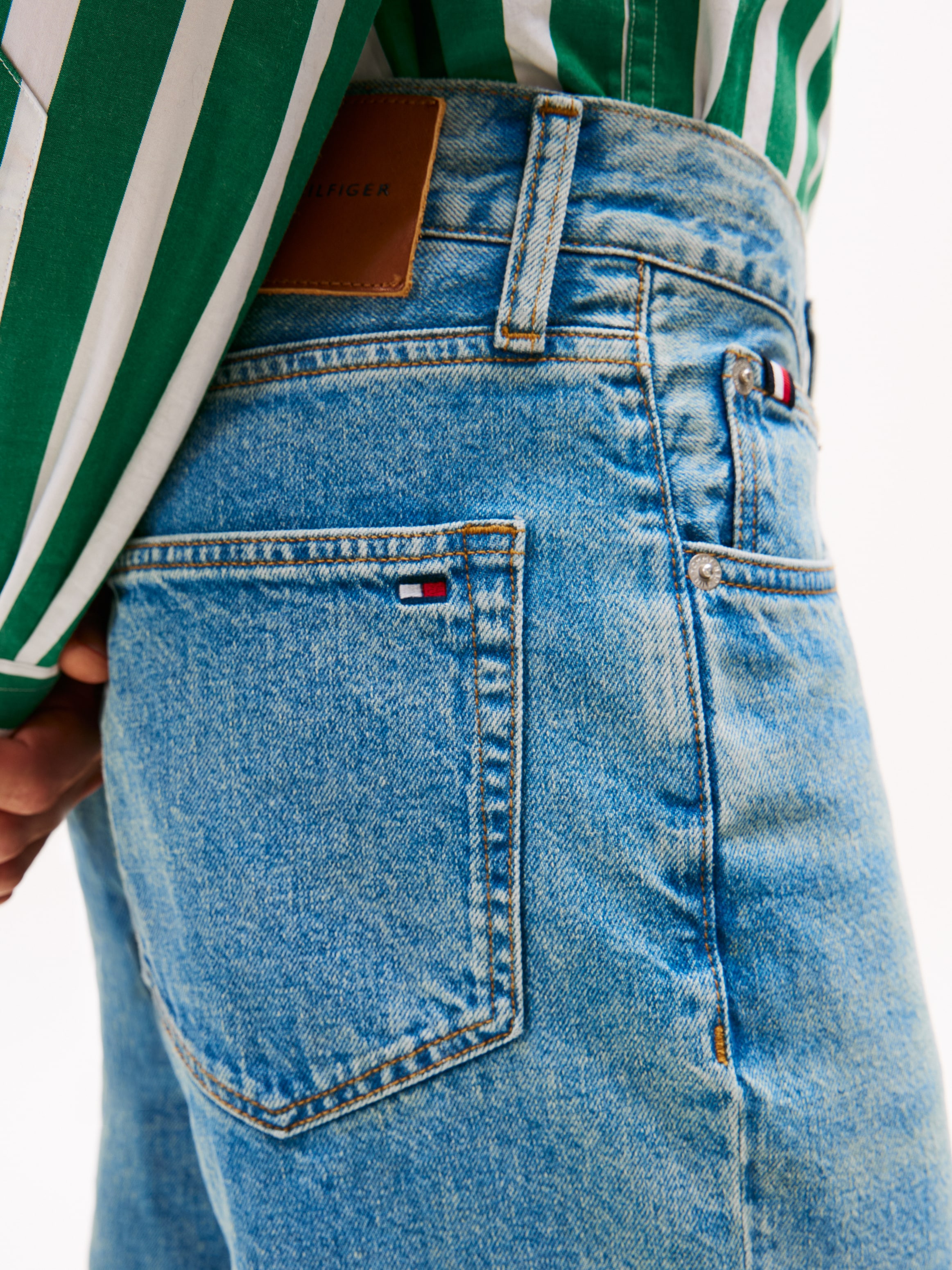 Tommy Hilfiger Tapered-fit-Jeans »HARLEM« mit Fade-Effekten