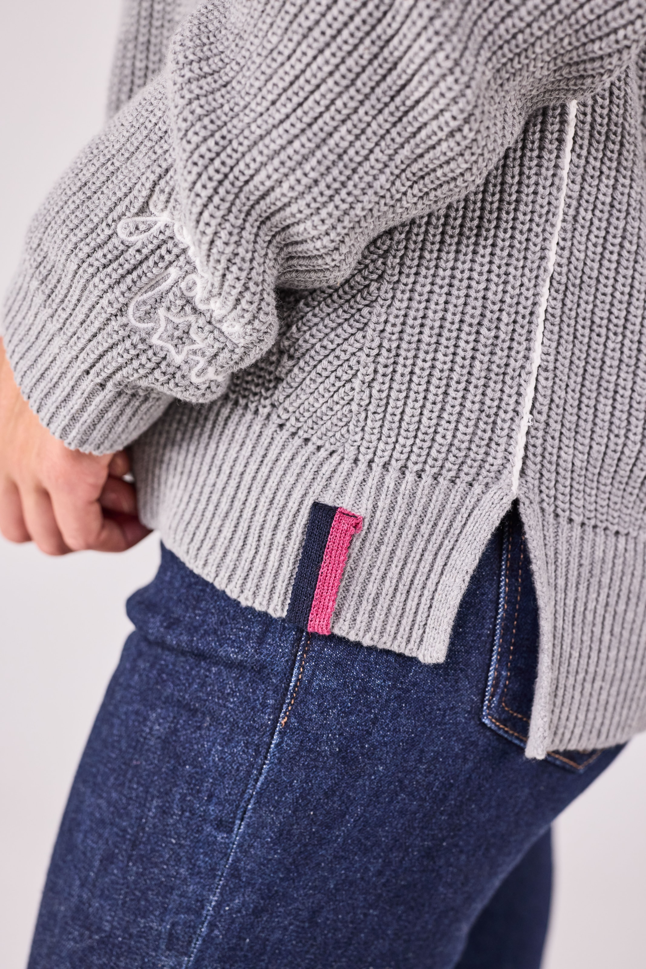 Lieblingsstück Strickjacke »LiseL«, mit Stickerei am Ärmel