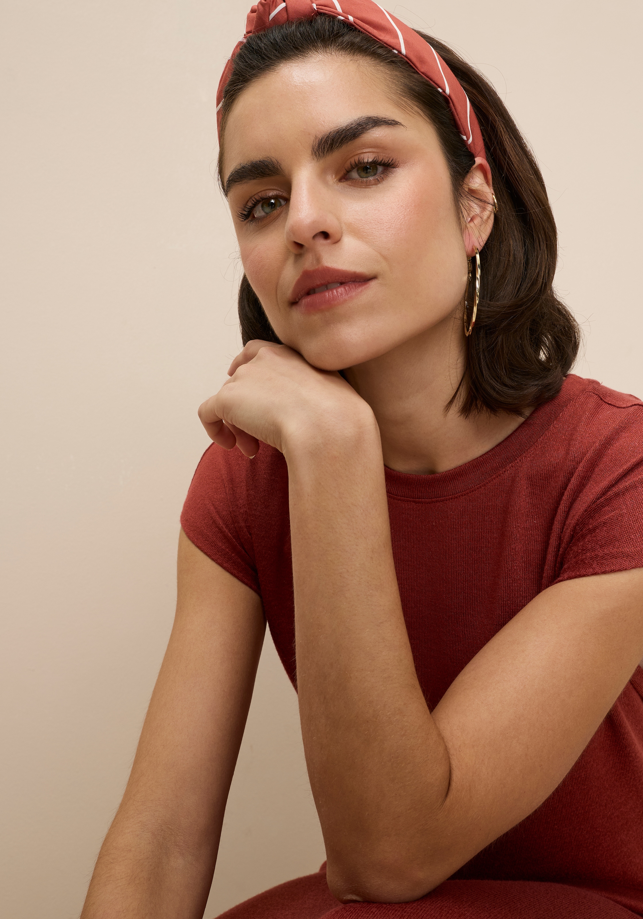 Tamaris Strickkleid mit lässigem Schnitt und seitlichen Schlitz