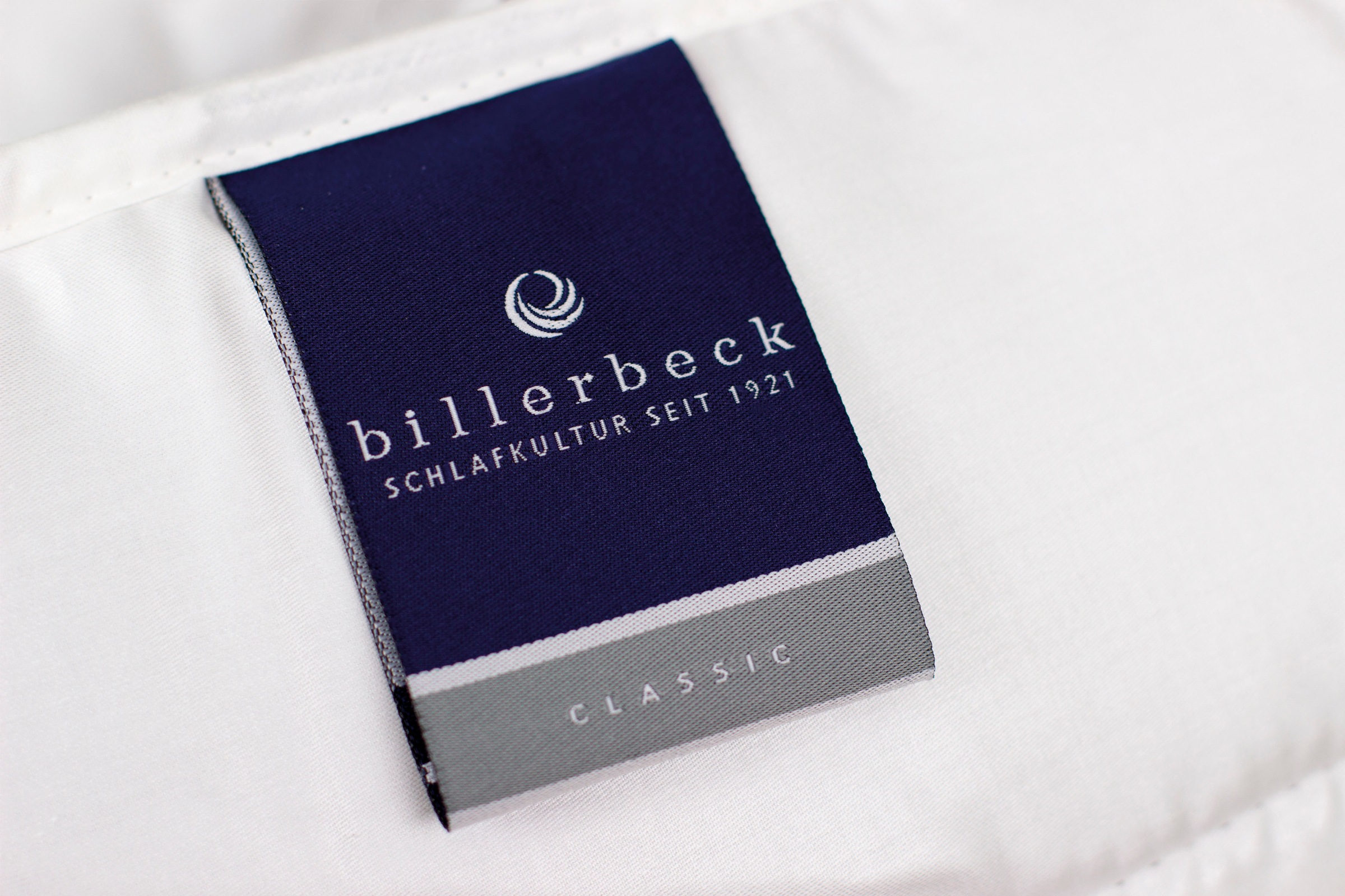 billerbeck Naturhaarbettdecke »Natur Classic 342 Brilliant, Bettdecken für Sommer und Winter, Decke«, extraleicht, Füllung Kamelhaar, Bezug Satin aus reiner Baumwolle, (1 St.), Die temparaturregulierende Naturhaardecke