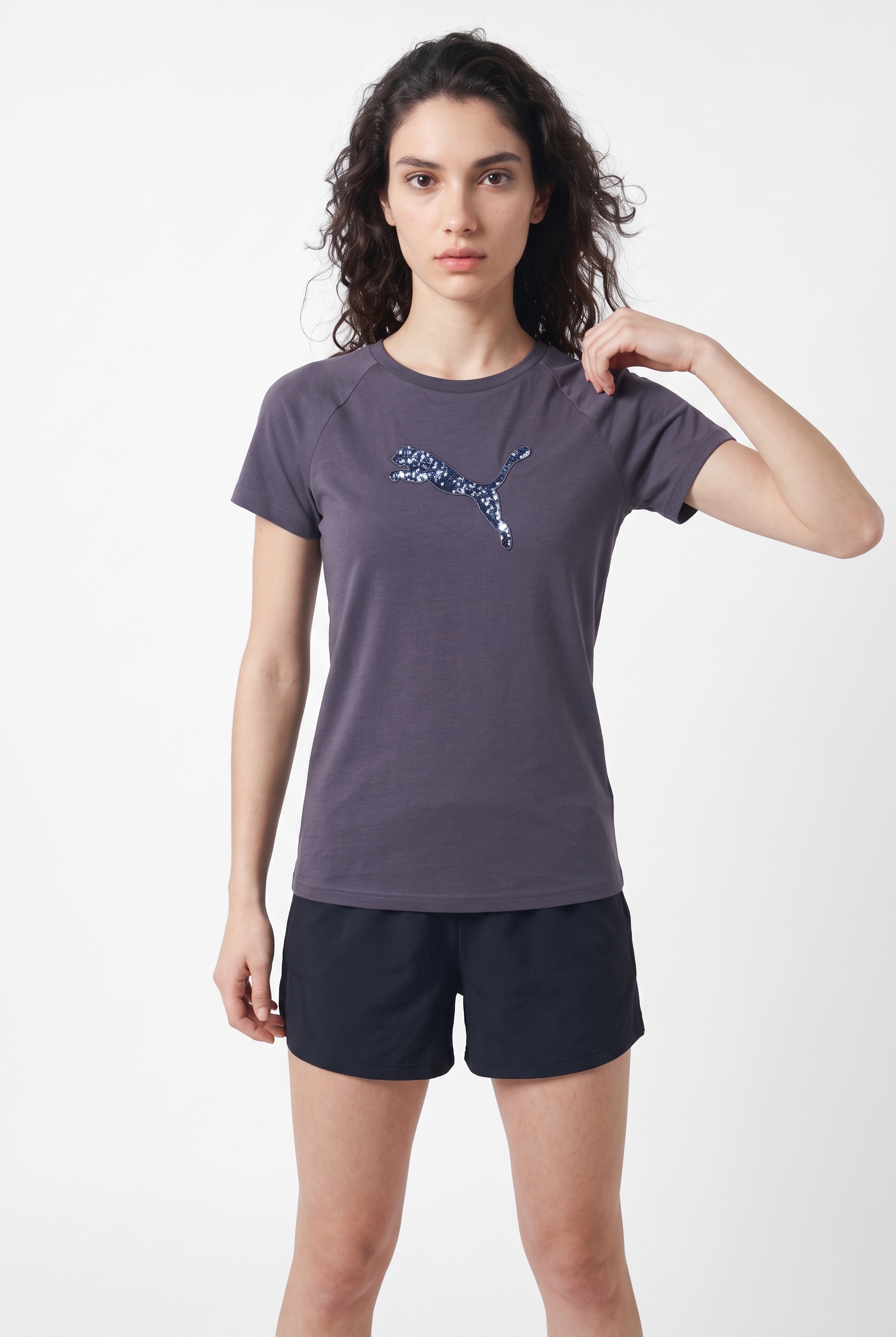 PUMA T-Shirt »ESS SEQUINS TEE« Kurzarmdesign, mit Rundhalsausschnitt, sportlicher Stil, Regular Fit