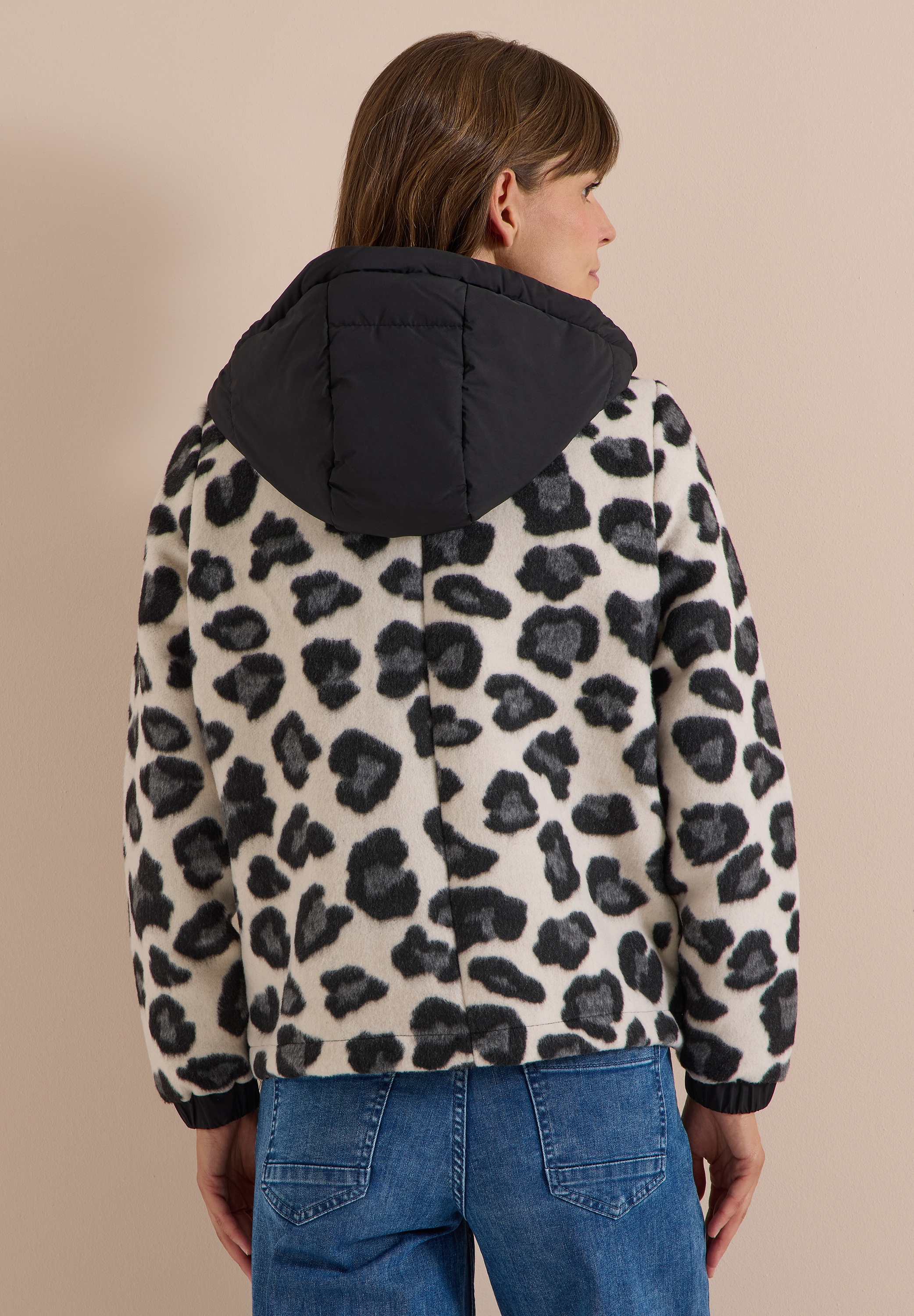 Cecil Fellimitatjacke mit Kapuze mit Leomuster