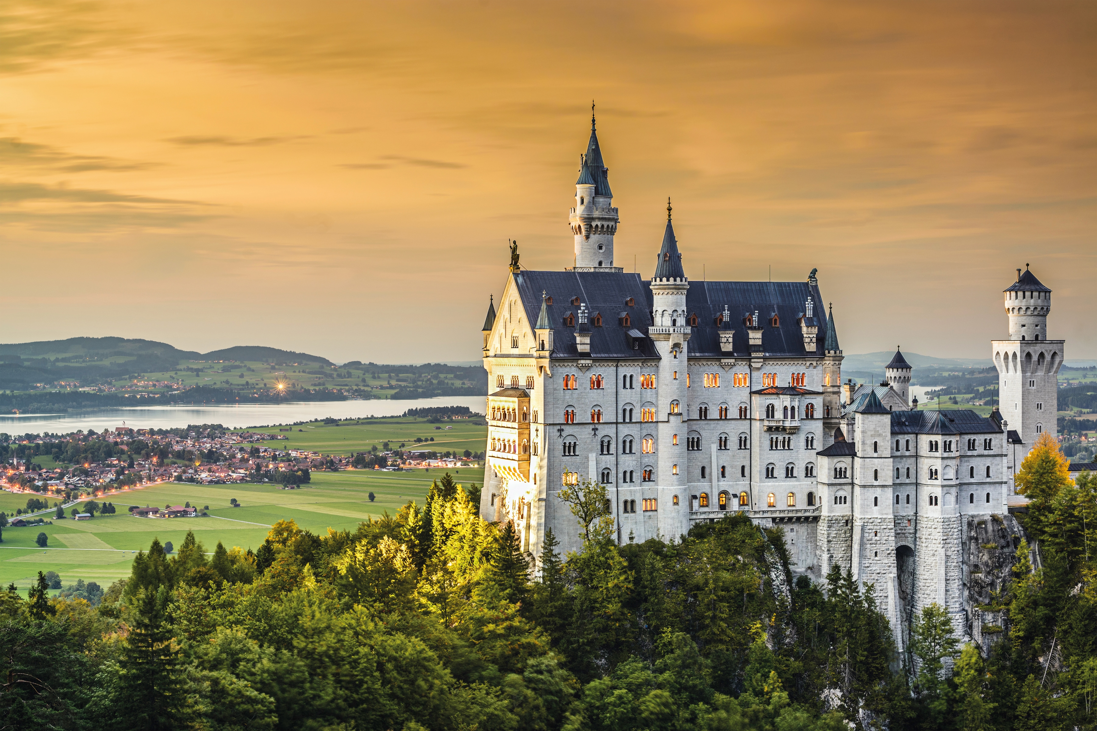 Papermoon Fototapete "Neuschwanstein Castle" glatt
