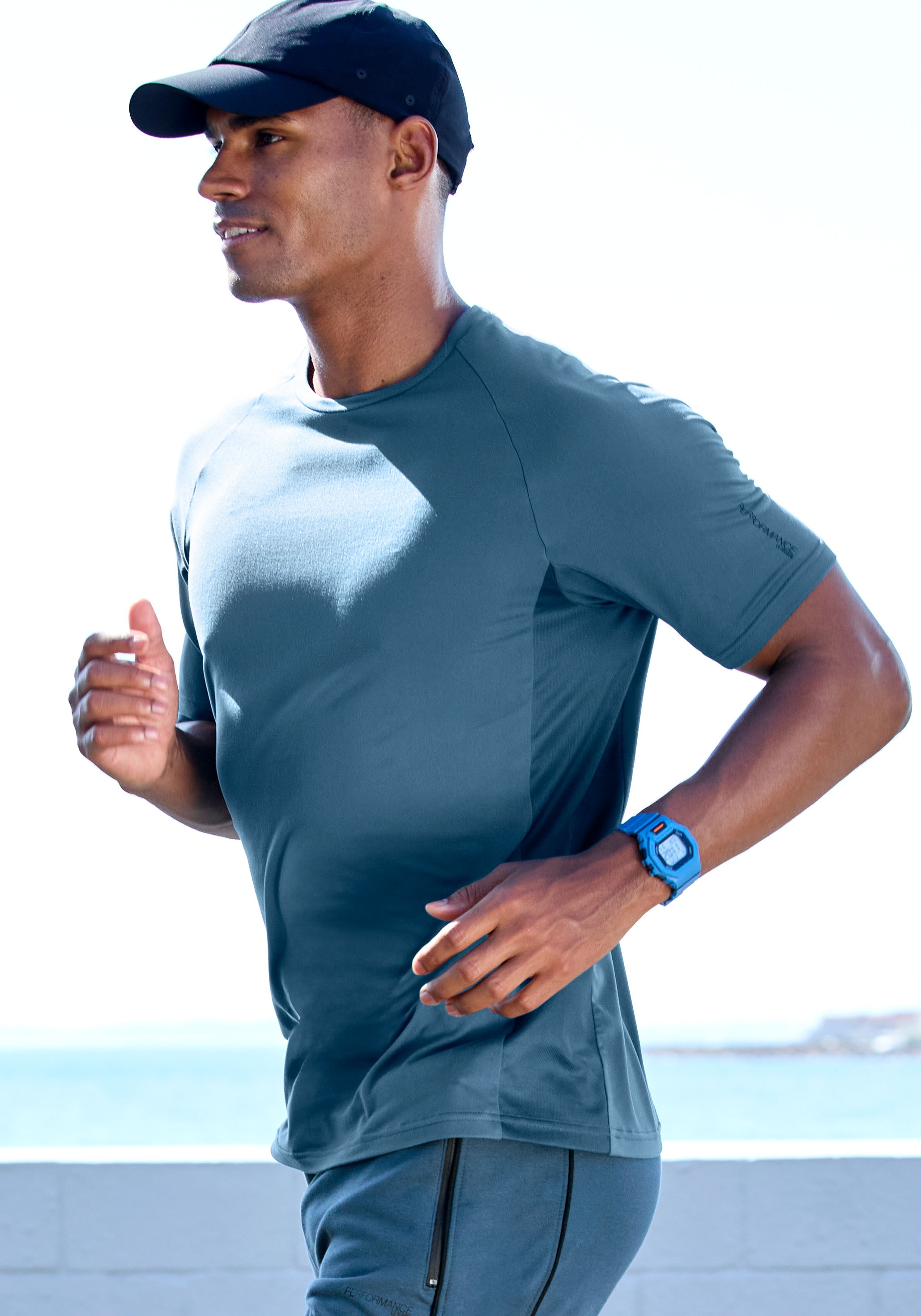 Le Jogger Performance Funktionsshirt mit Rundhalsausschnitt und seitlichen Mesh-Einsatz