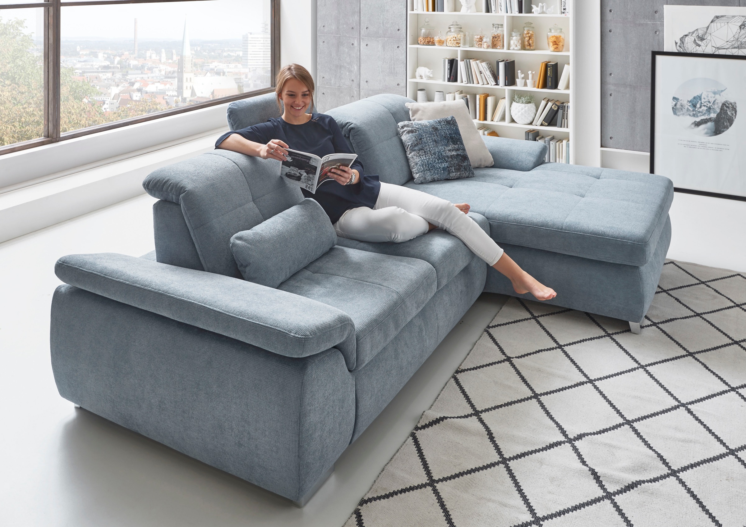 Die PlanBar Ecksofa »MP-IN16037 L-Form mit Federkern-Polsterung«, mit Sitztiefenverstellung & Zierkissen