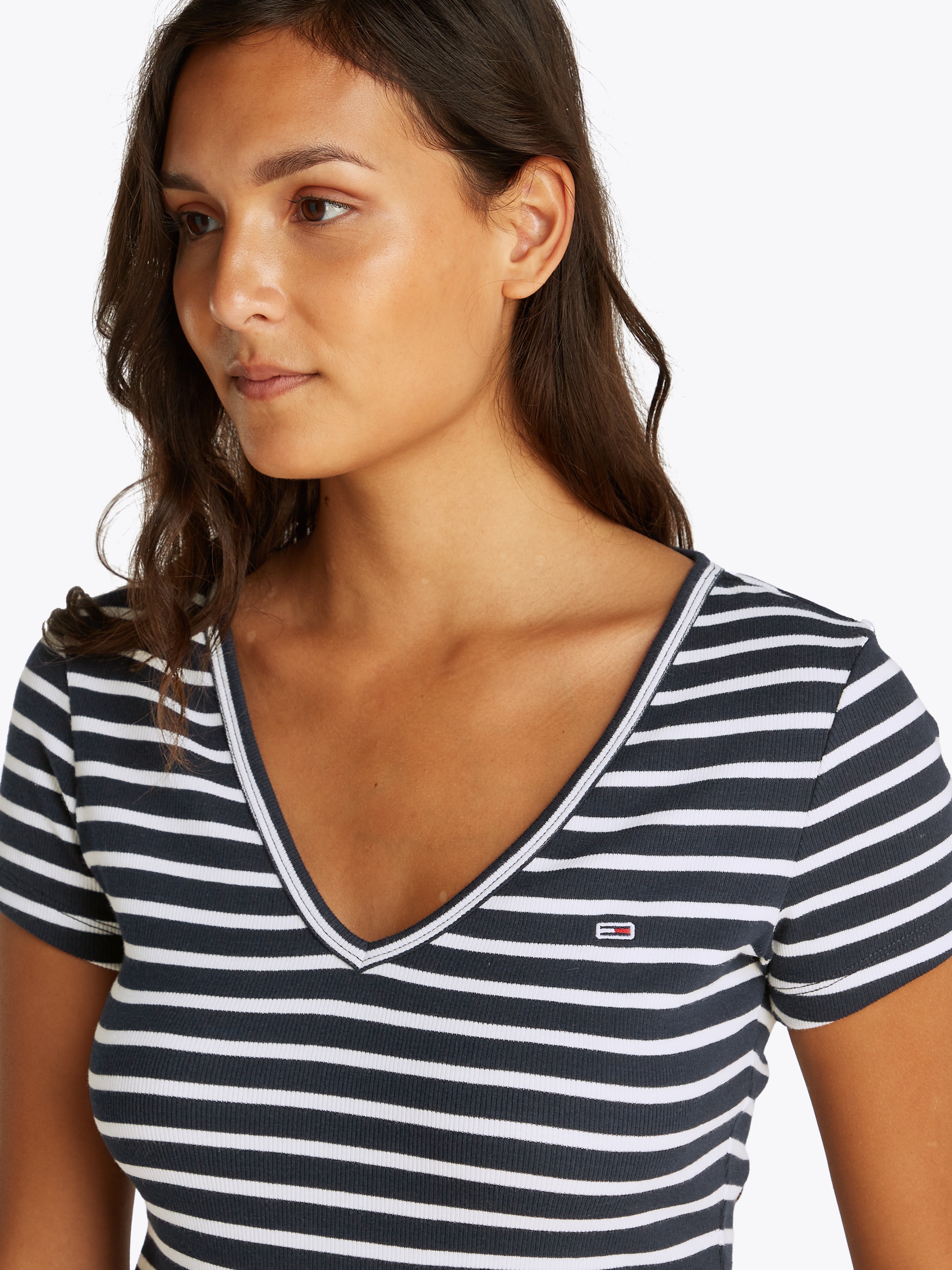 Tommy Jeans Kurzarmshirt "TJW SLIM ESSENTIAL RIB V SS", mit gerippter Struk günstig online kaufen