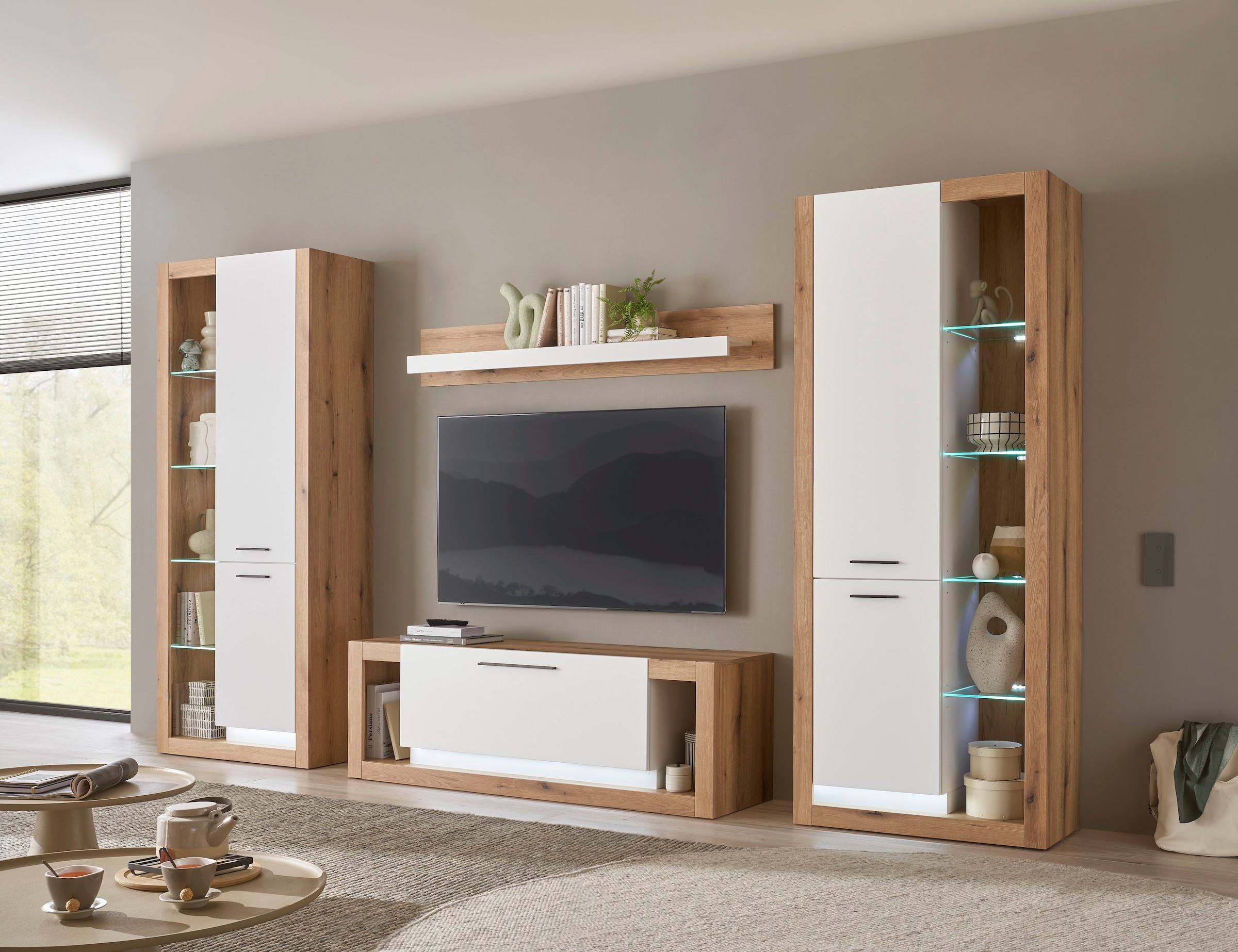 INOSIGN Wohnwand »Brixen, moderne Anbauwand, Wohnzimmer-Set, Eiche Evoke Dekor mit Weiß«, (Set, 4 St.), enthält Stauraumelemente, Lowboard und Wandboard