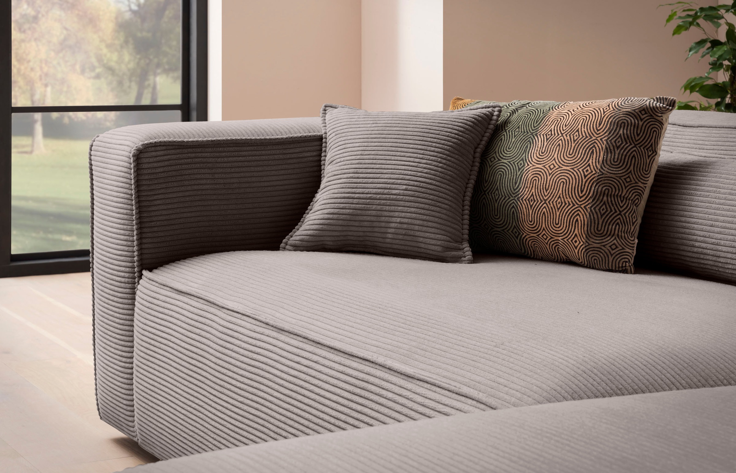 LeGer Home by Lena Gercke Ecksofa »PIARA XXL, Big-Sofa in Cord oder Leinenoptik, L-Form, mit Kedernaht«, wahlweise Ottomane rechts/links, schwarze Füße, bequemer Sitzkomfort
