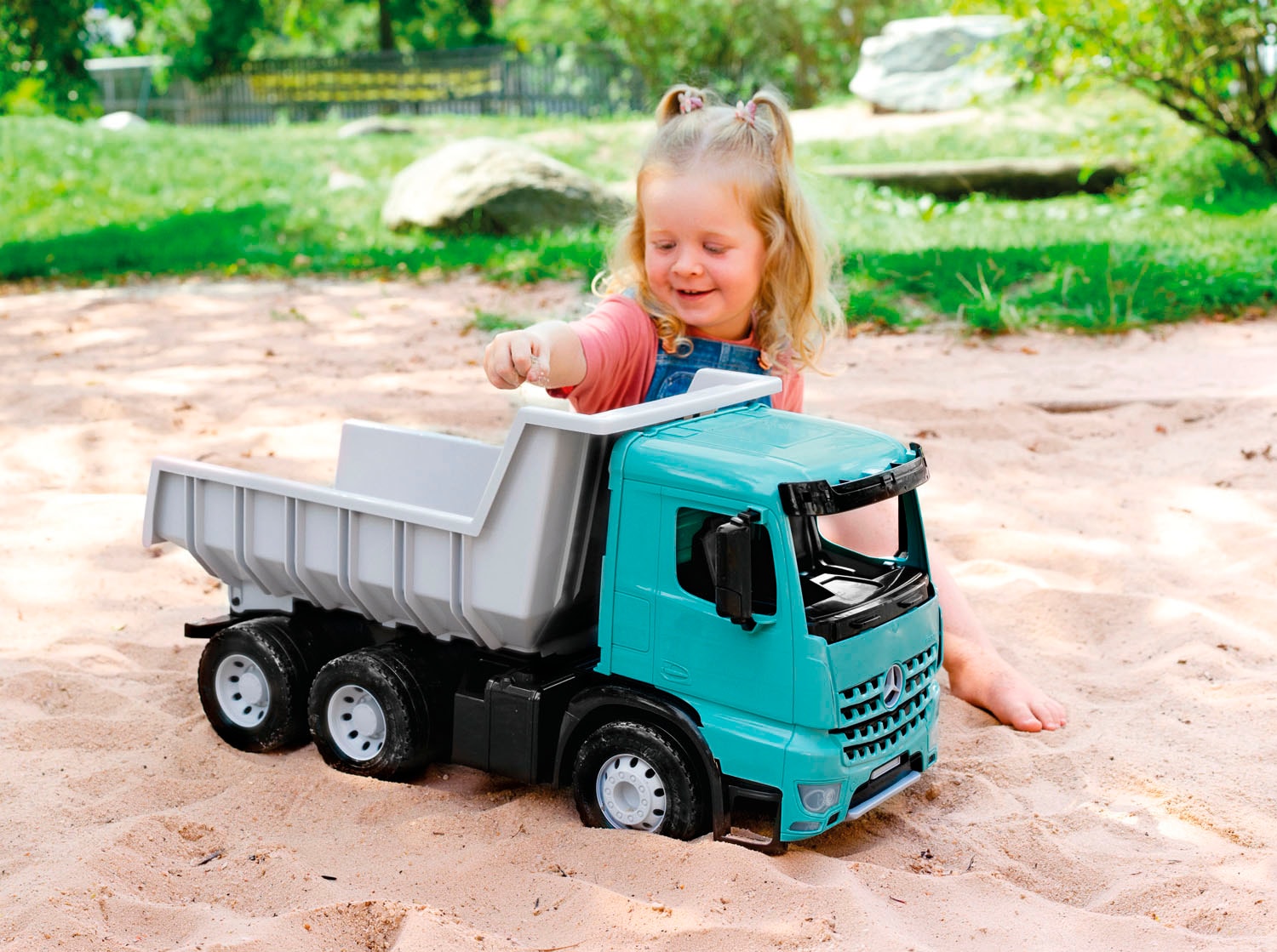 Lena® Spielzeug-Kipper »Giga Trucks Muldenkipper Mercedes-Benz Arocs, petrol« Made in Europe