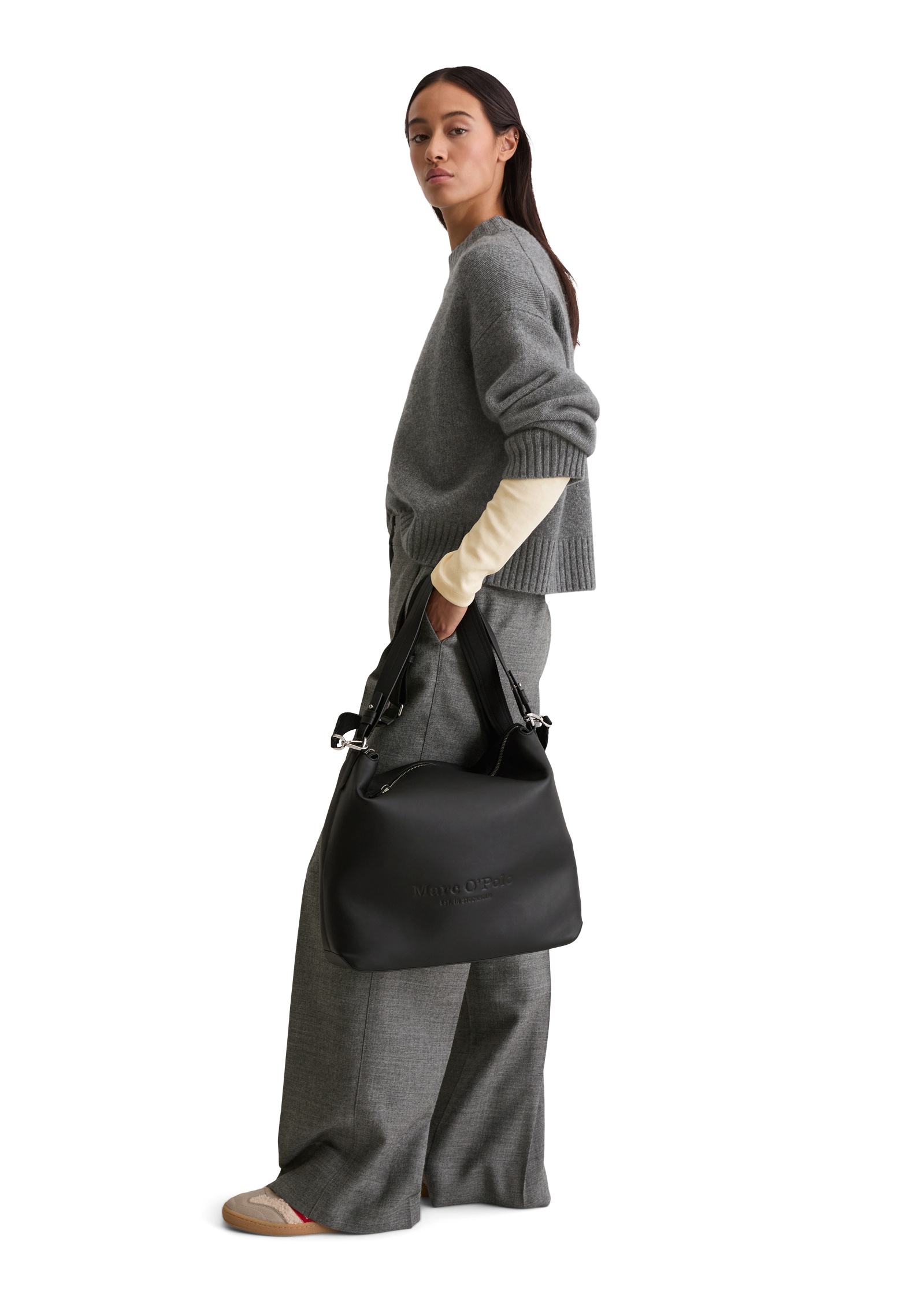 Marc O'Polo Umhängetasche »aus einer Lederalternative aus recyceltem Polyester«