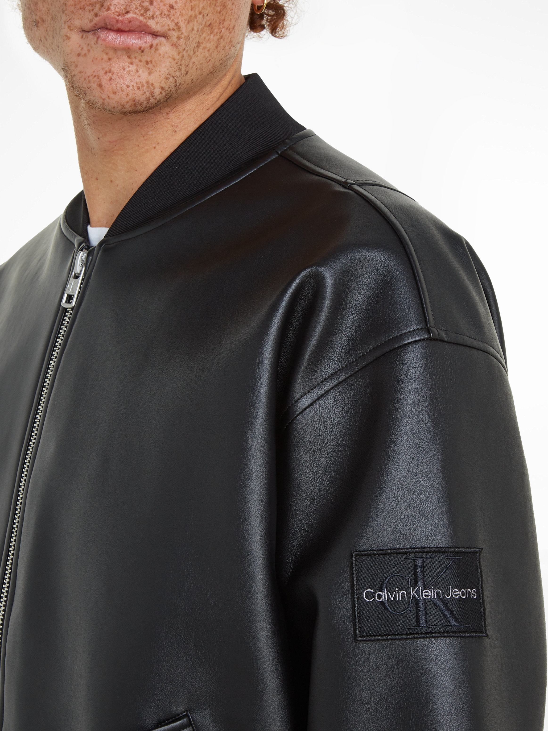 Calvin Klein Jeans Collegejacke »FAUX LEATHER BOMBER«, in Lederoptik