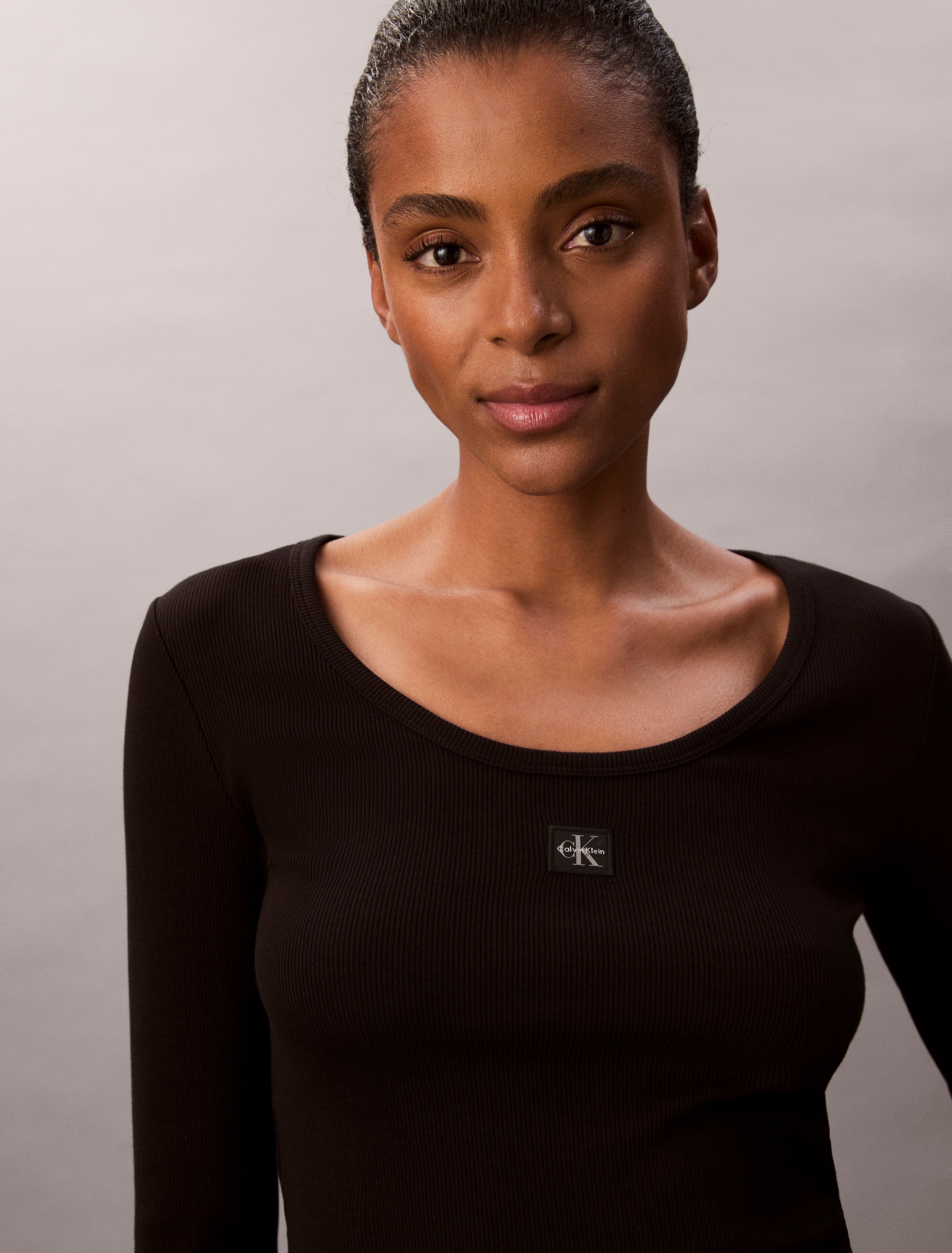 Thumbnail - Calvin Klein Jeans Langarmshirt "LS WOVEN LABEL 2X2 RIB SCOOP NEC" Mit Rundhalsausschnitt, regular fit
