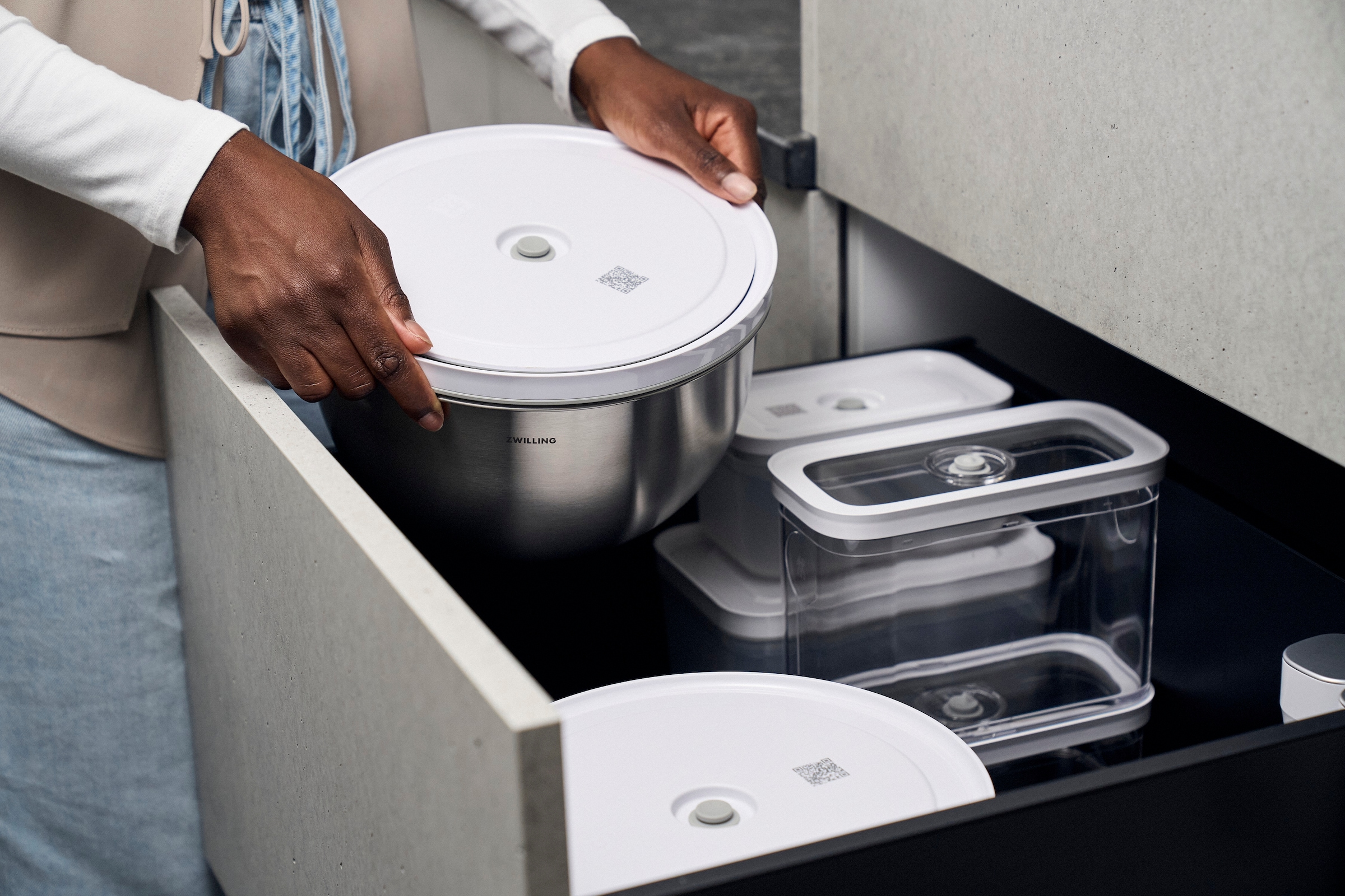 Zwilling Aufbewahrungssystem »Fresh & Save BOWLS«, (Set, 9 tlg., 1 Pumpe, 1 Schüssel + Deckel (M/18 cm), (L/24 cm), 1 Beutel S + M), Vakuum Starter Set, Edelstahl / M/L, 9-tlg.