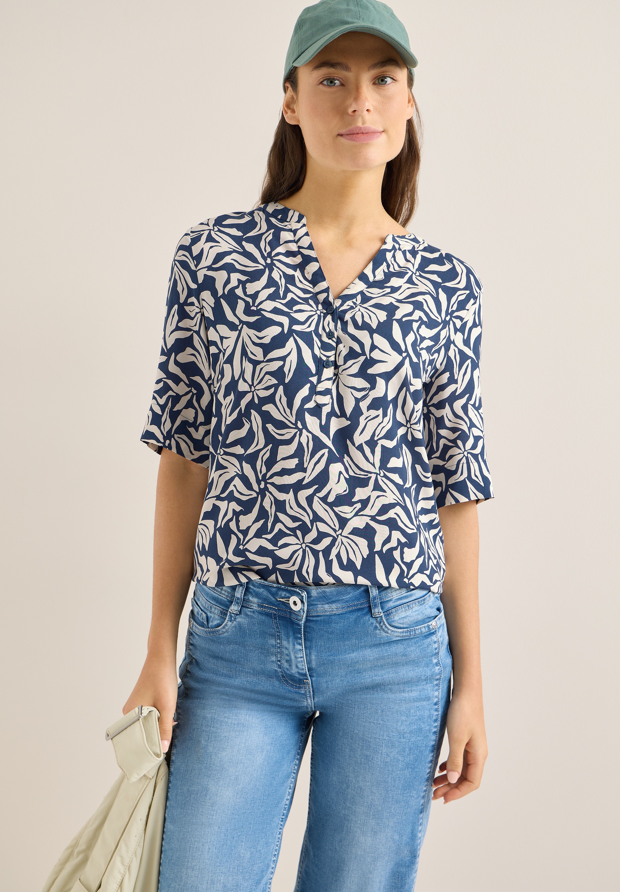 Cecil Druckbluse mit Split Neck und grafischem Muster günstig online kaufen