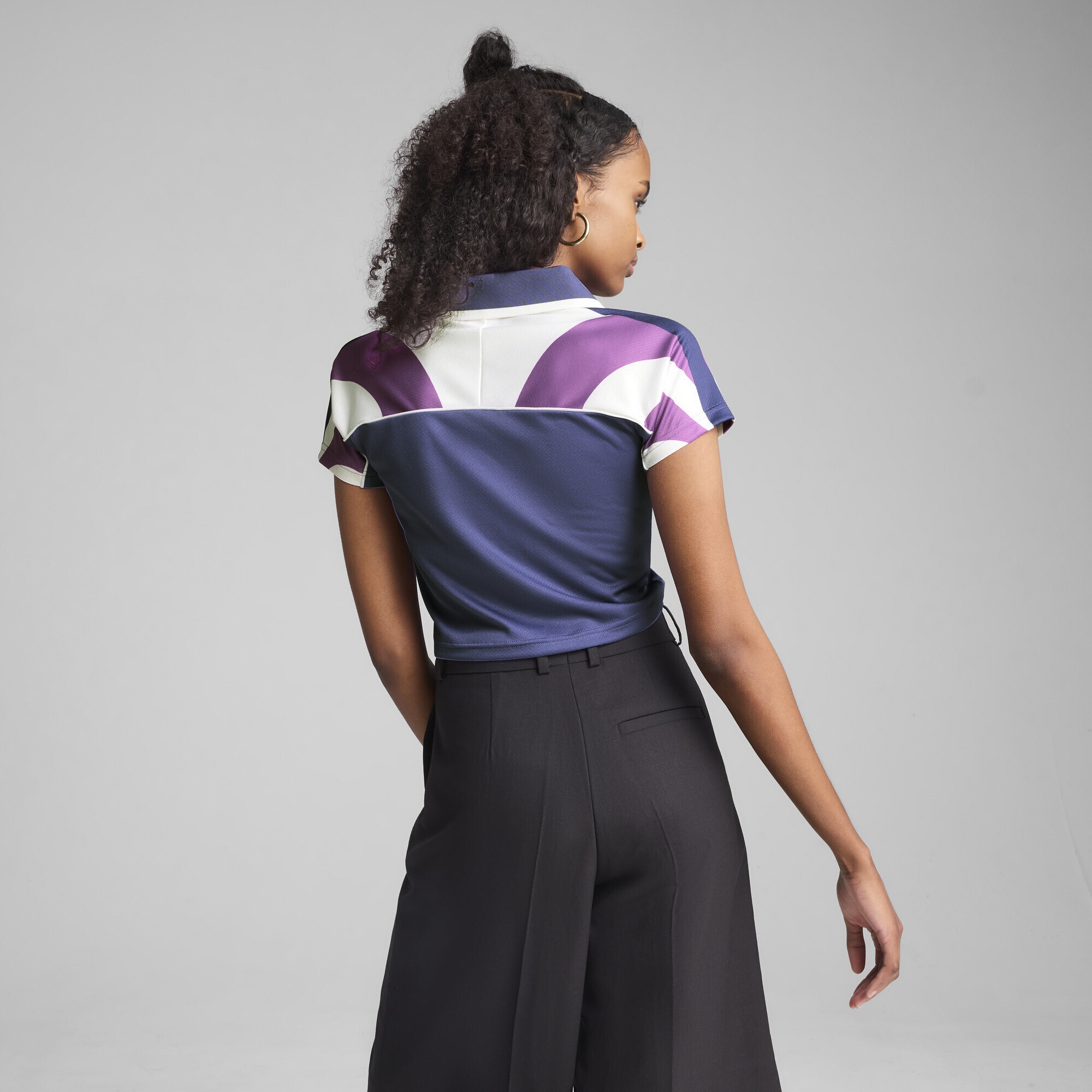 PUMA Trainingsshirt »FUTURE.PUMA.ARCHIVE Kurzes figurbetontes Fußballtrikot Damen«