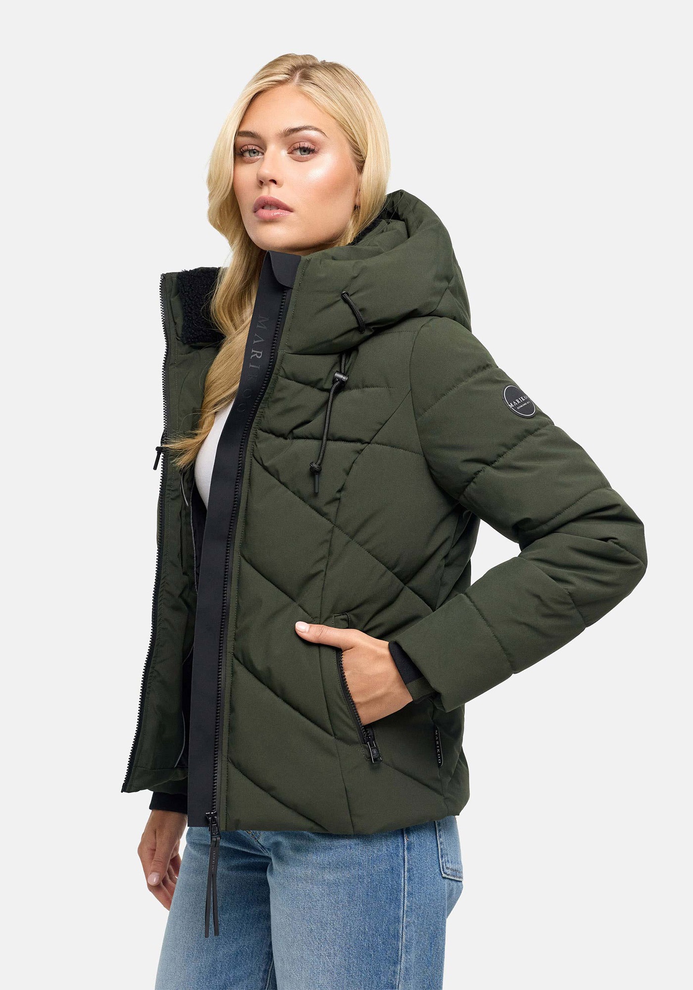 Marikoo Winterjacke »Naanda« mit Kapuze Steppjacke mit diagonaler Steppung, Kapuze, hohem Kragen
