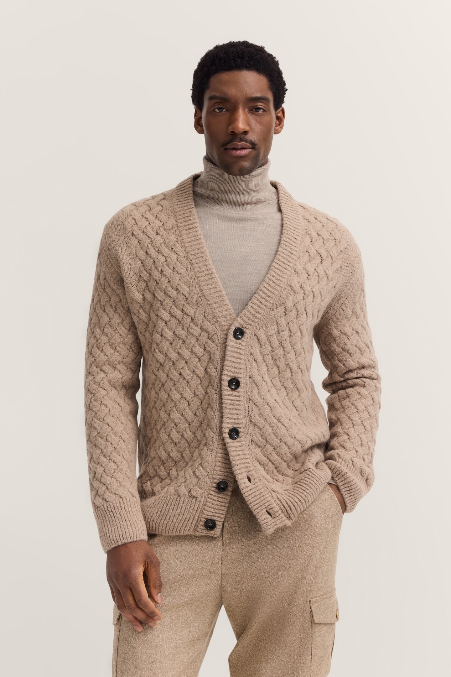 bugatti Cardigan "Regular Fit", mit V-Ausschnitt & Flechtoptik günstig online kaufen