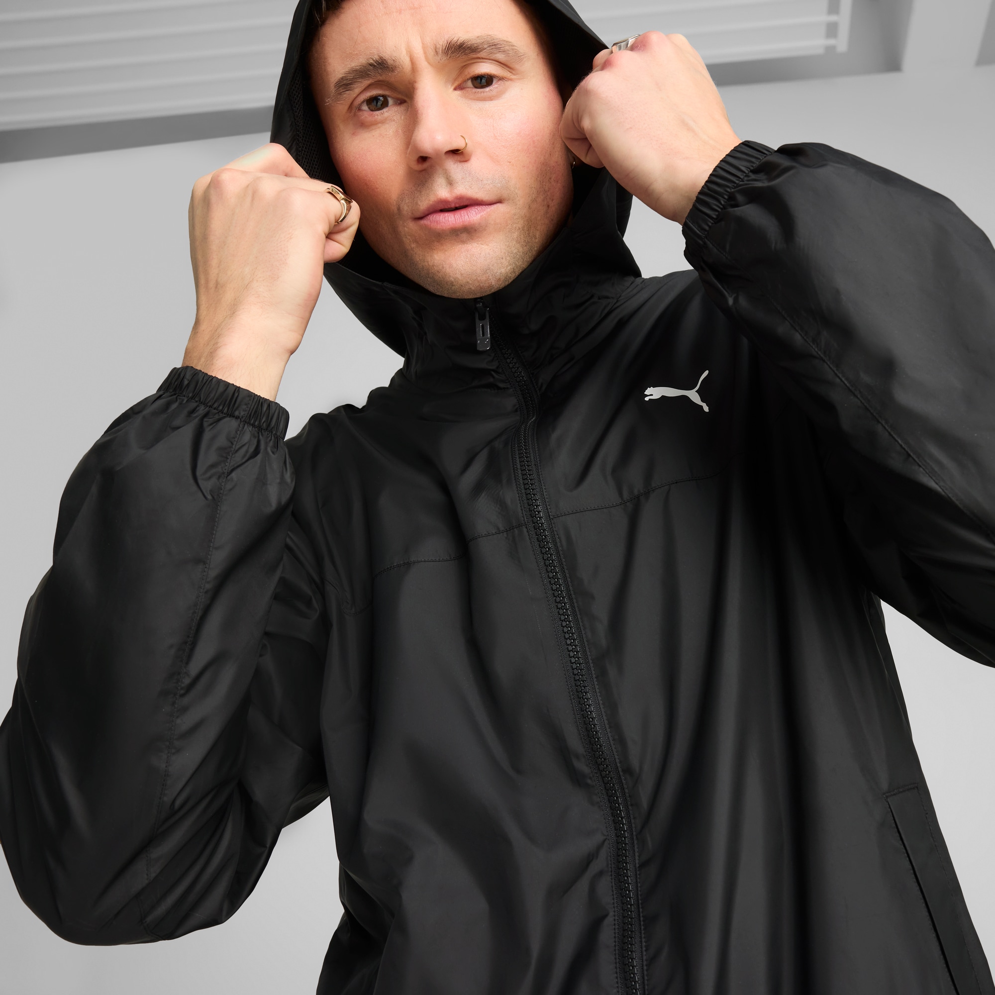 PUMA Windbreaker »ESS REGULAR WINDBREAKER«, mit Kapuze