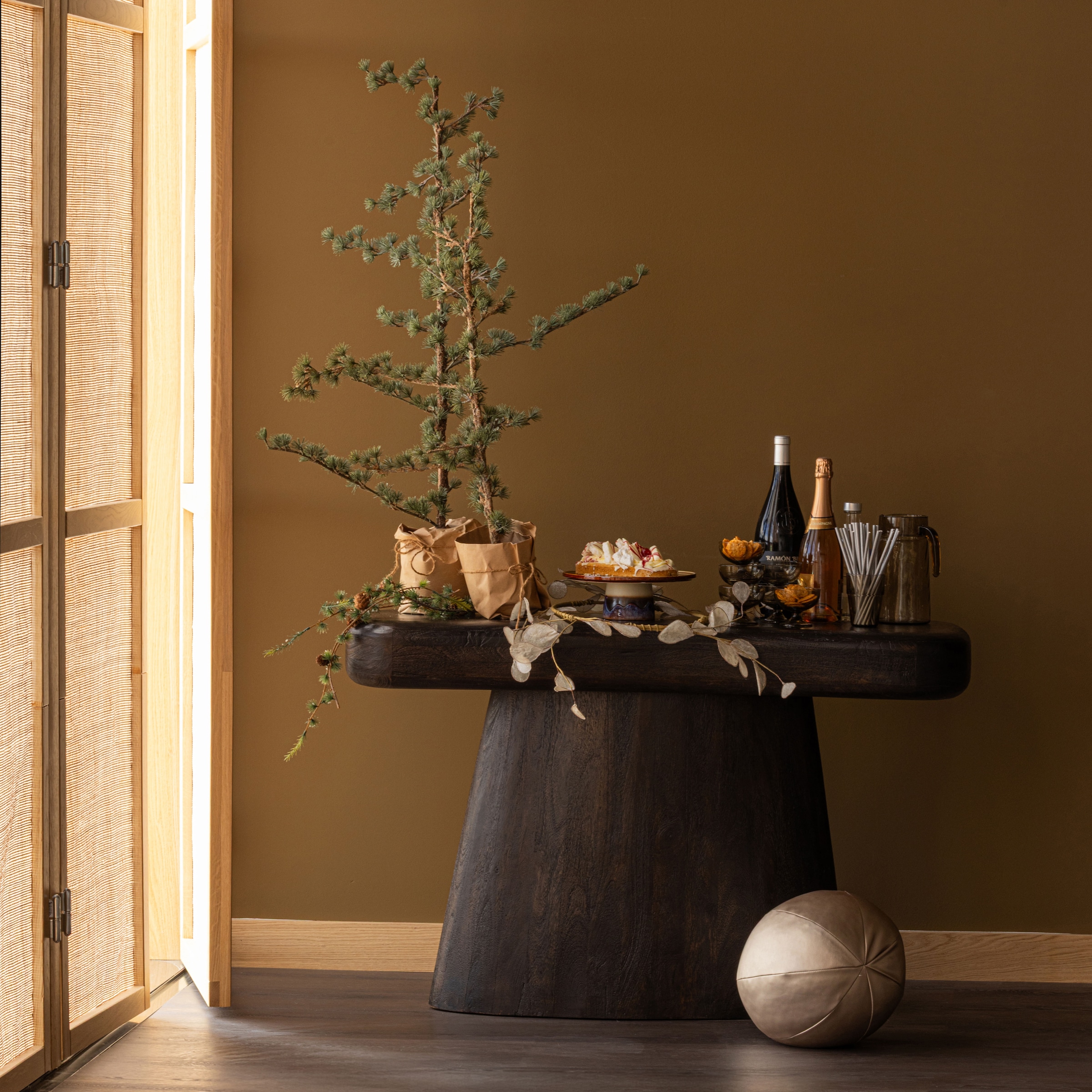 WOOOD Beistelltisch »Amco mit Massivmangoholz und breitem Standfuß B 120 x T 40 x H 76 cm« Tragkraft 22,7 kg, ausschließlich für den Innenbereich