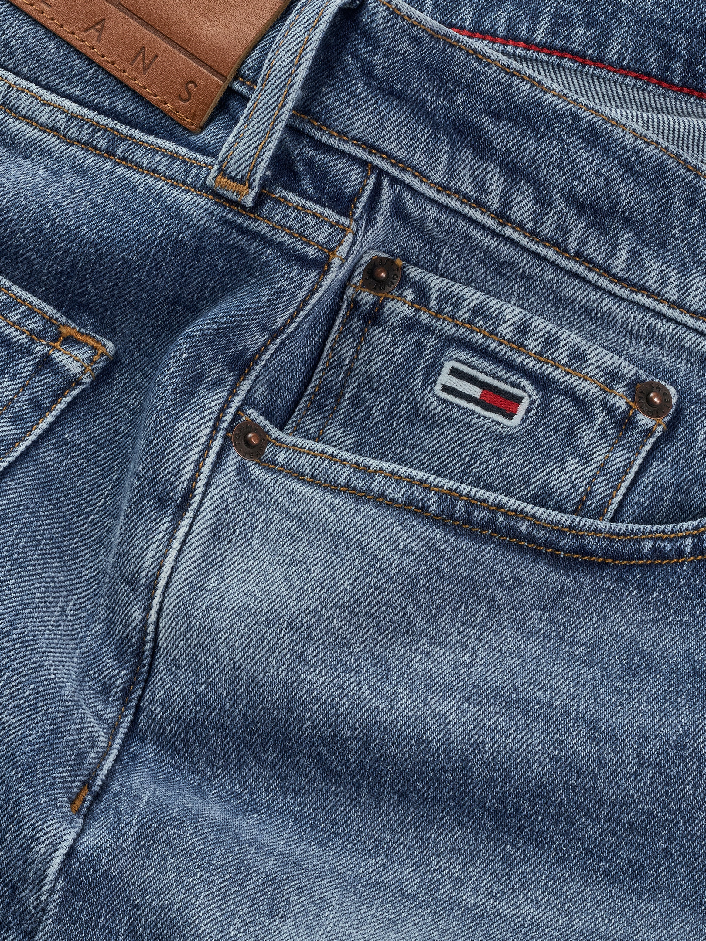 Tommy Jeans Gerade Jeans »Isaac Relaxed Tapered«, Mit Gürtelschlaufen