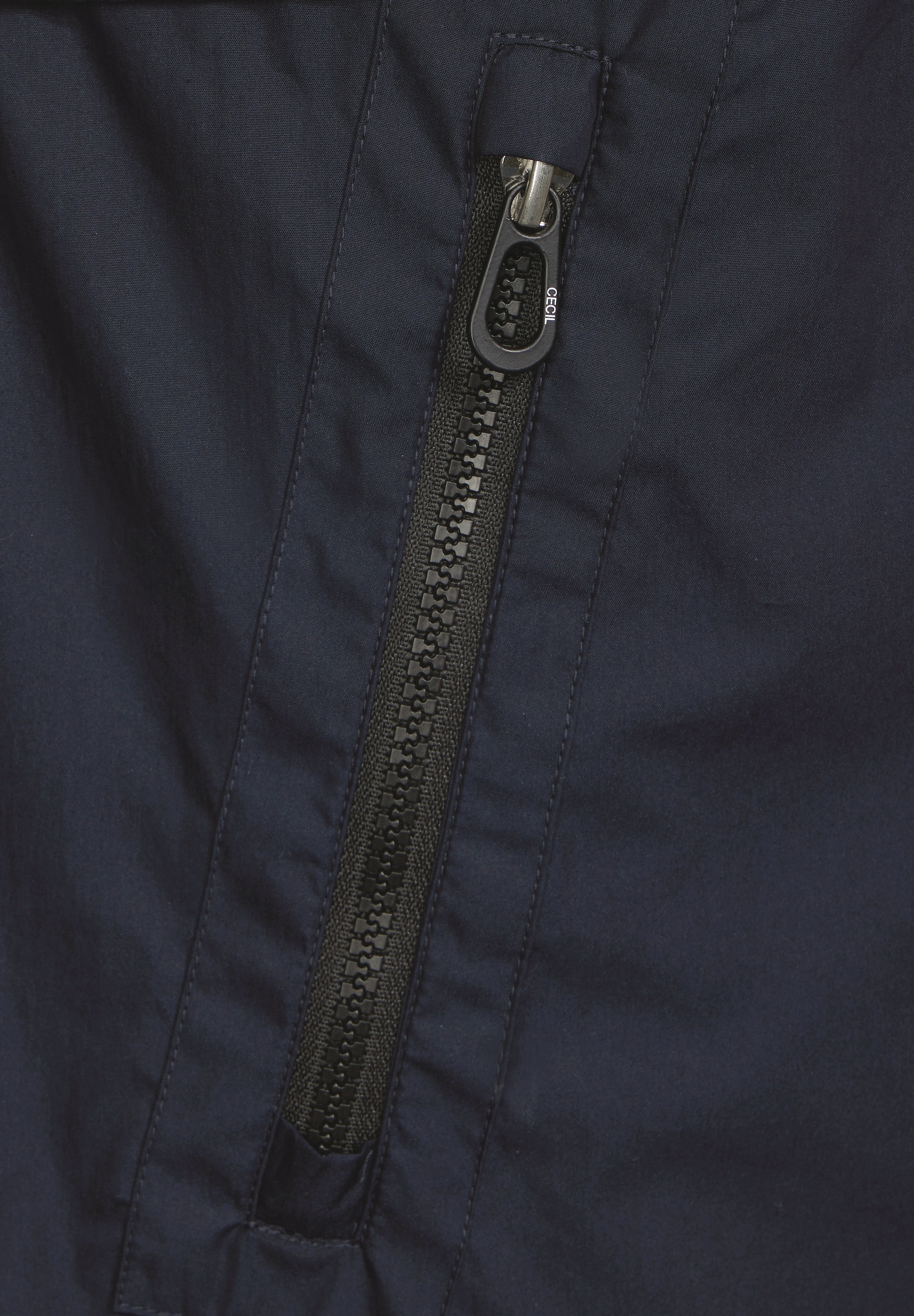 Cecil Trenchcoat, mit Kapuze