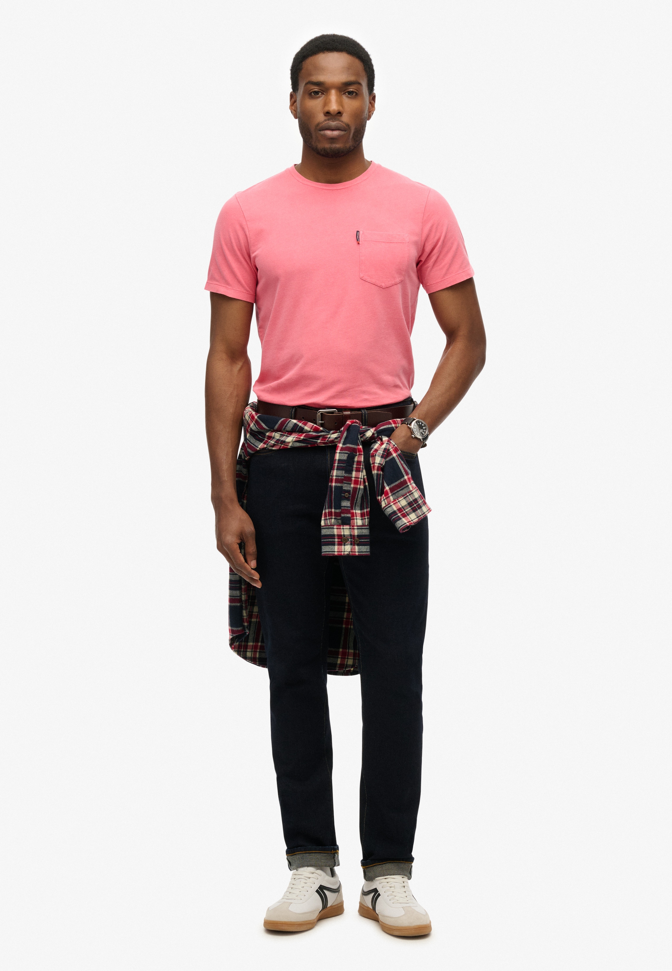 Superdry Rundhalsshirt »CLASSIC ESSENTIAL POCKET TEE«, mit stylischer, aufgesetzter Brusttasche