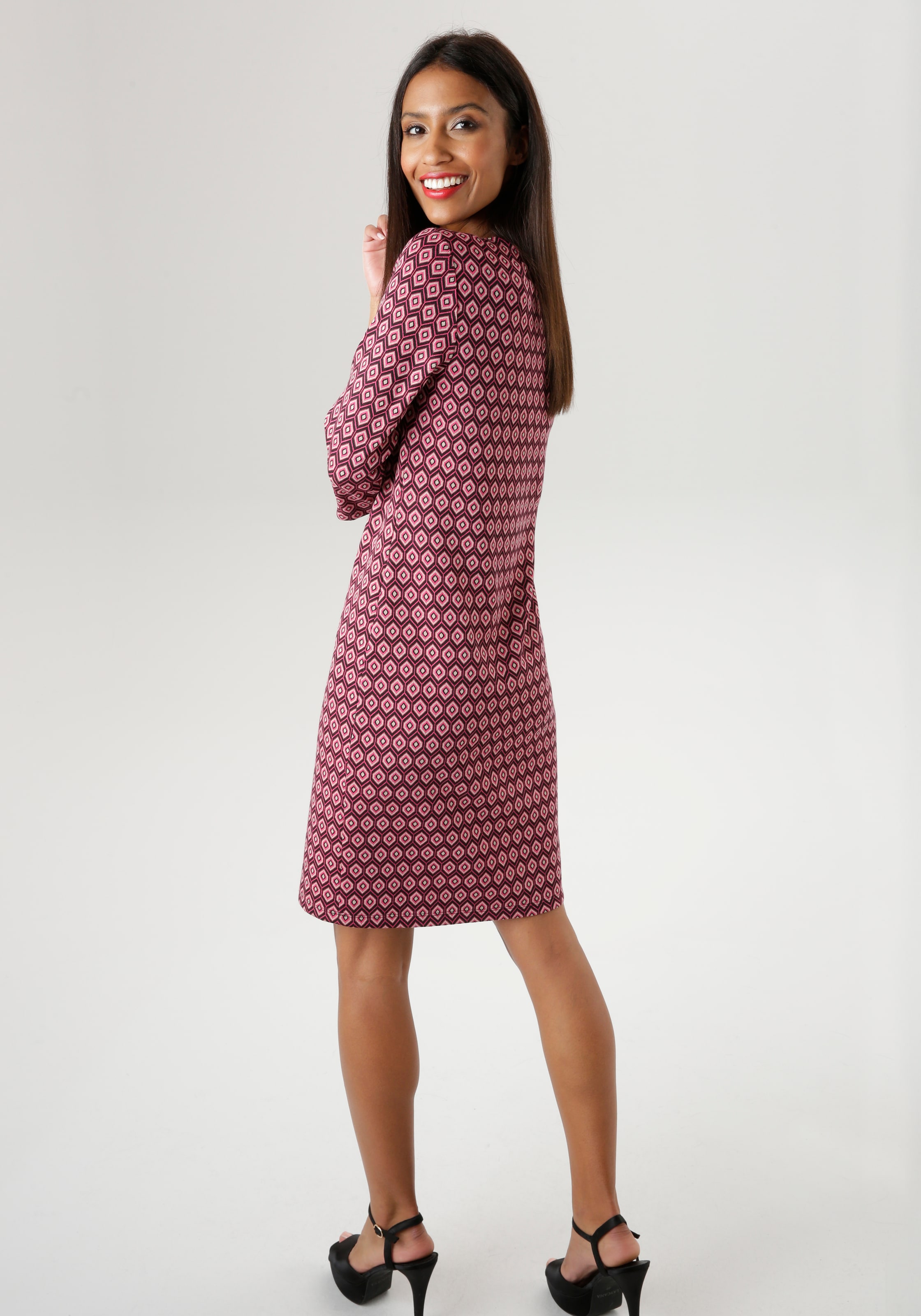 - bestellen KOLLEKTION | Aniston BAUR für mit Jerseykleid, SELECTED trendy Retromuster NEUE