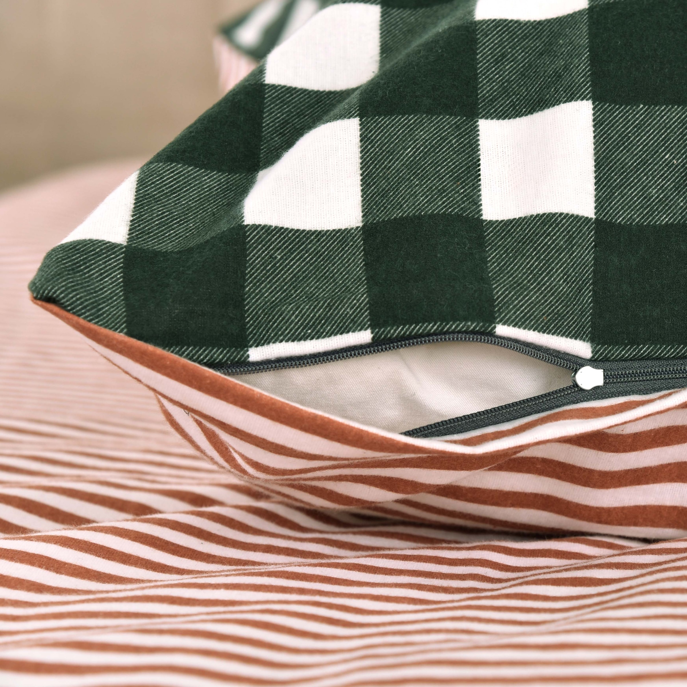 TOM TAILOR HOME Bettwäsche »CLASSIC CHECK in Gr. 135x200cm oder 155x220cm«, new bedroom, gewebtes Label