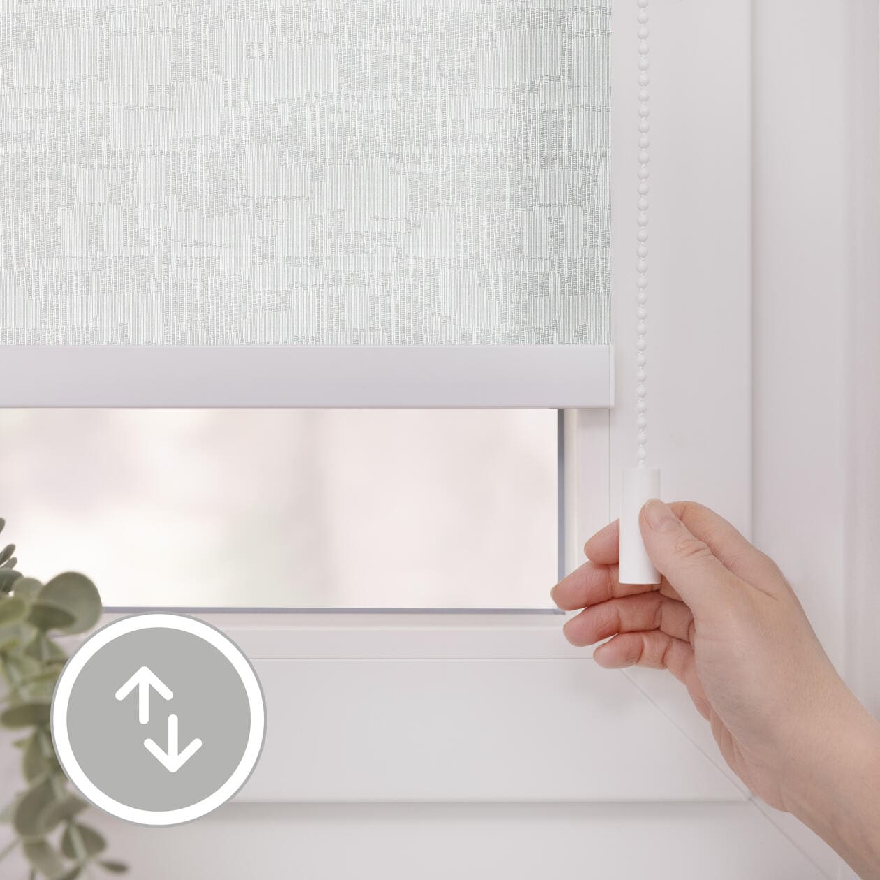 LICHTBLICK ORIGINAL Rollo »Klemmfix, ohne Bohren«, blickdicht, Blendschutz-Sichtschutz, mit Bohren/ohne Bohren, freihängend, Steuerbar mit Bluetooth-App, integrierter Elektromotor und Akku
