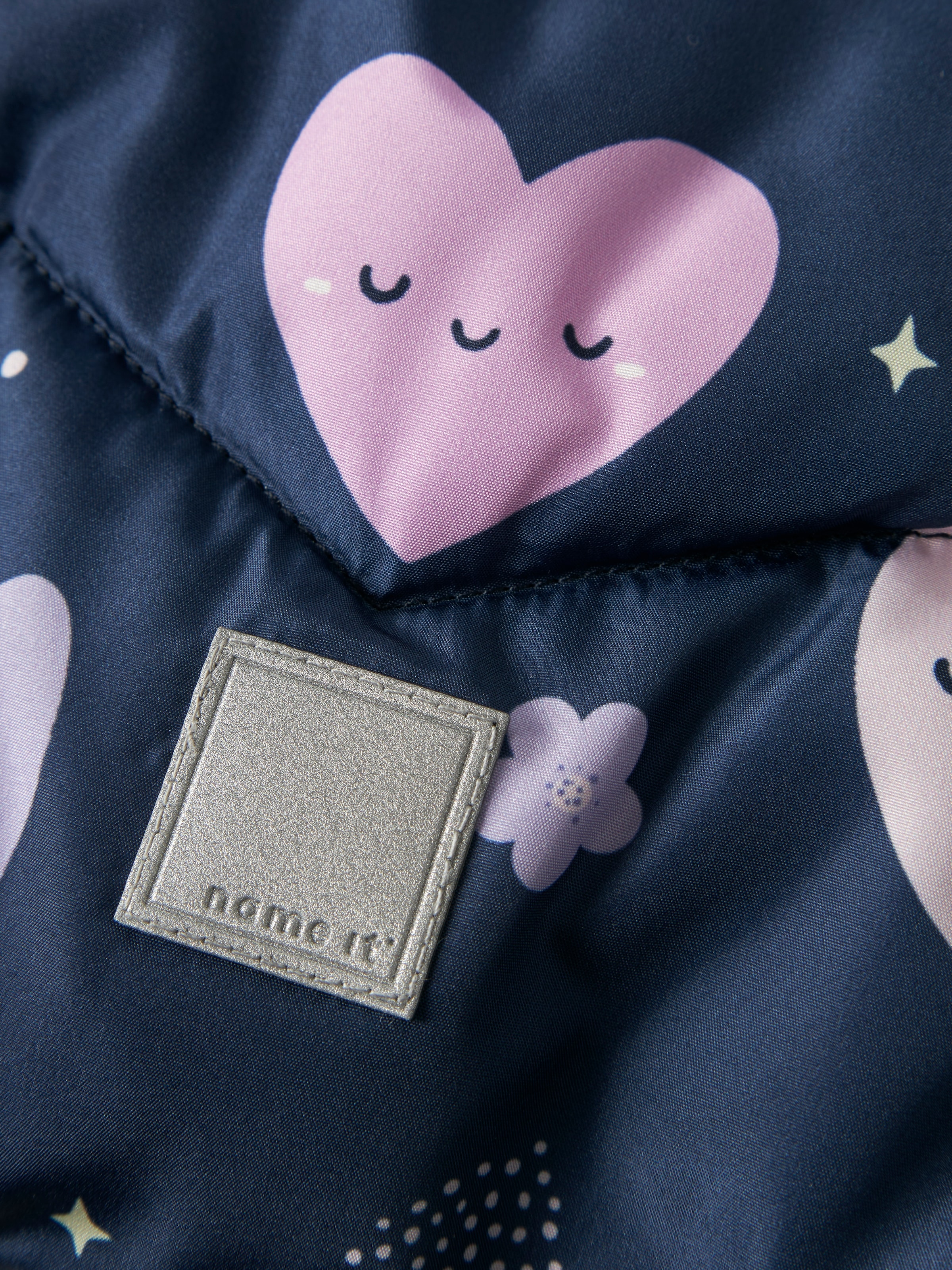 Name It Steppjacke »NMFMAY PUFFER JACKET AOP1« mit Kapuze Kunstfaser, reflektierende Details