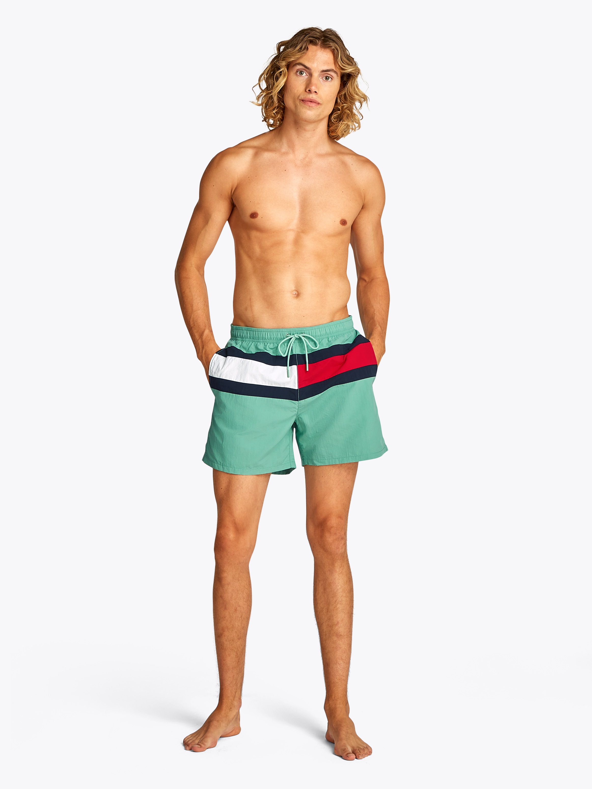 Tommy Hilfiger Swimwear Badeshorts »MEDIUM DRAWSTRING«, mit großem Logo
