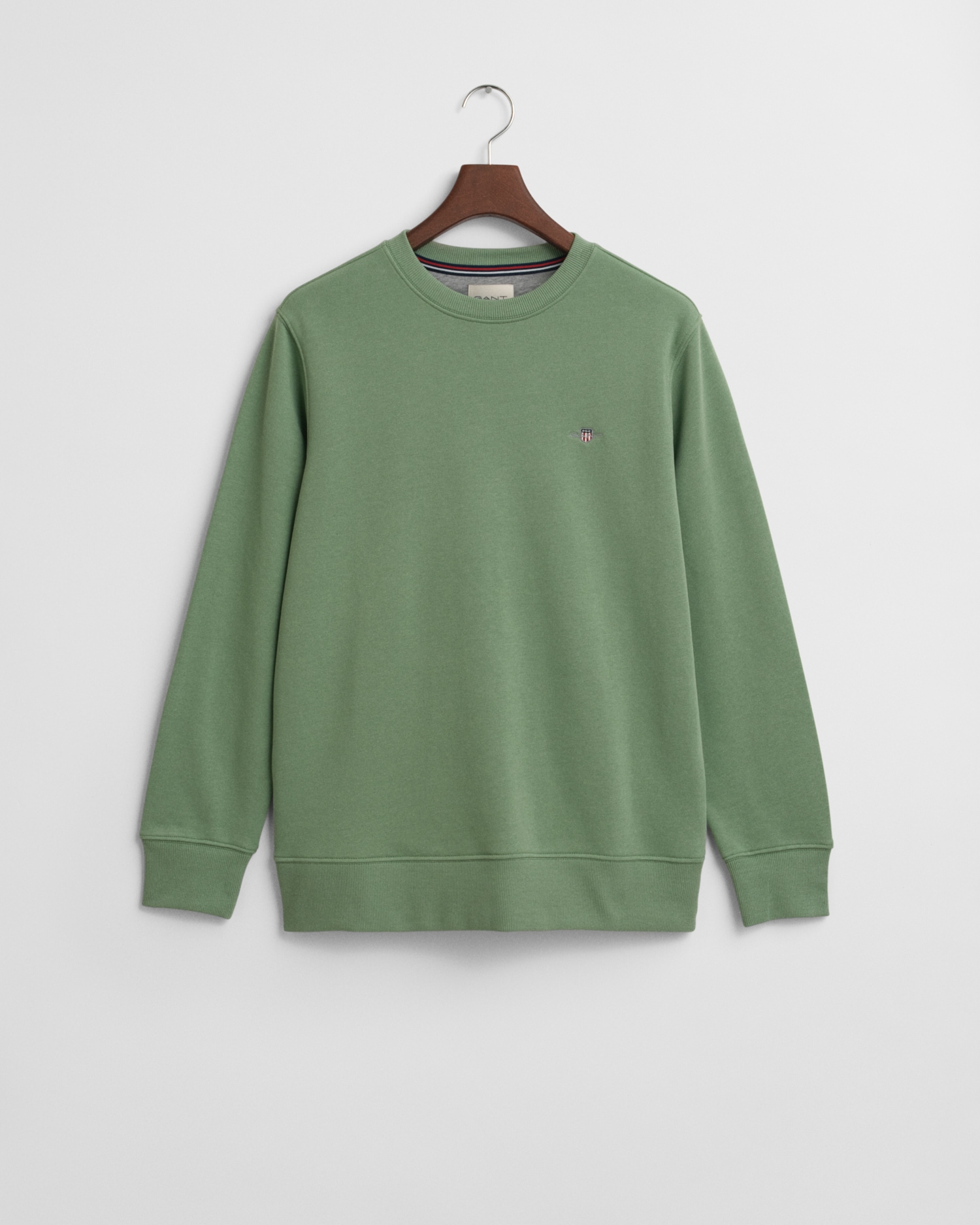 Gant Sweatshirt »REG SHIELD C-NECK SWEAT«, mit Logostickerei auf der Brust