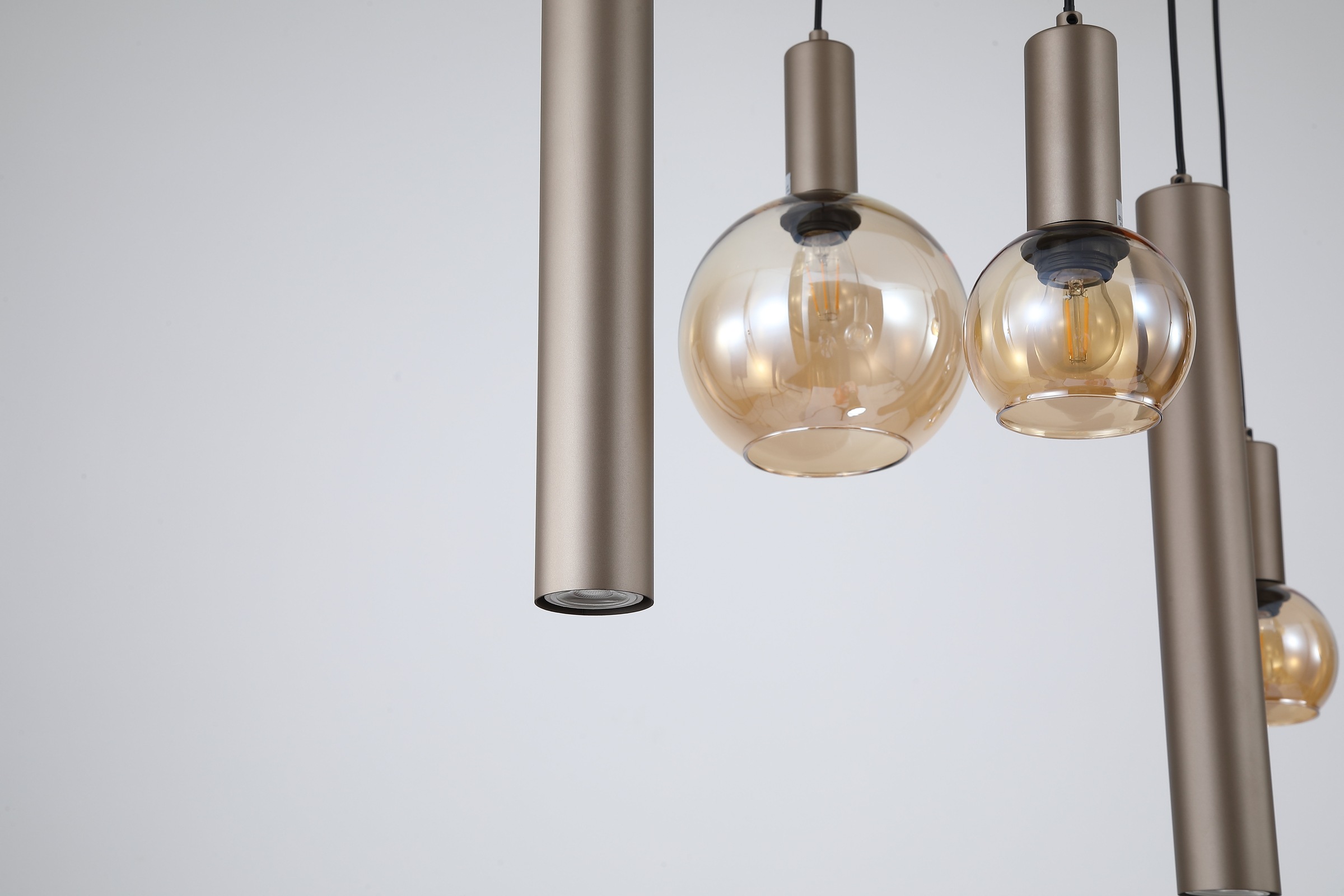 Searchlight Pendelleuchte »Lyon 8Lt Pendelleuchte, Latte-Metall und Bernsteinglas« E27 1 Stk.